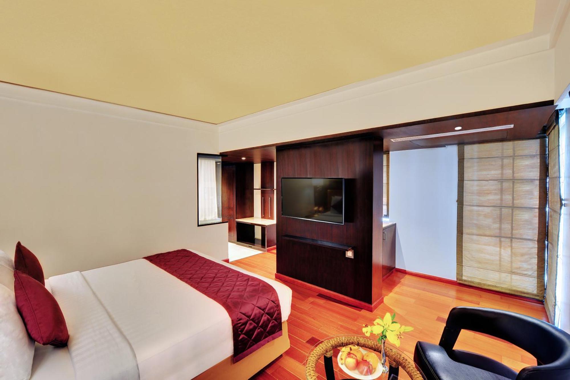 Hotel Iris The Business