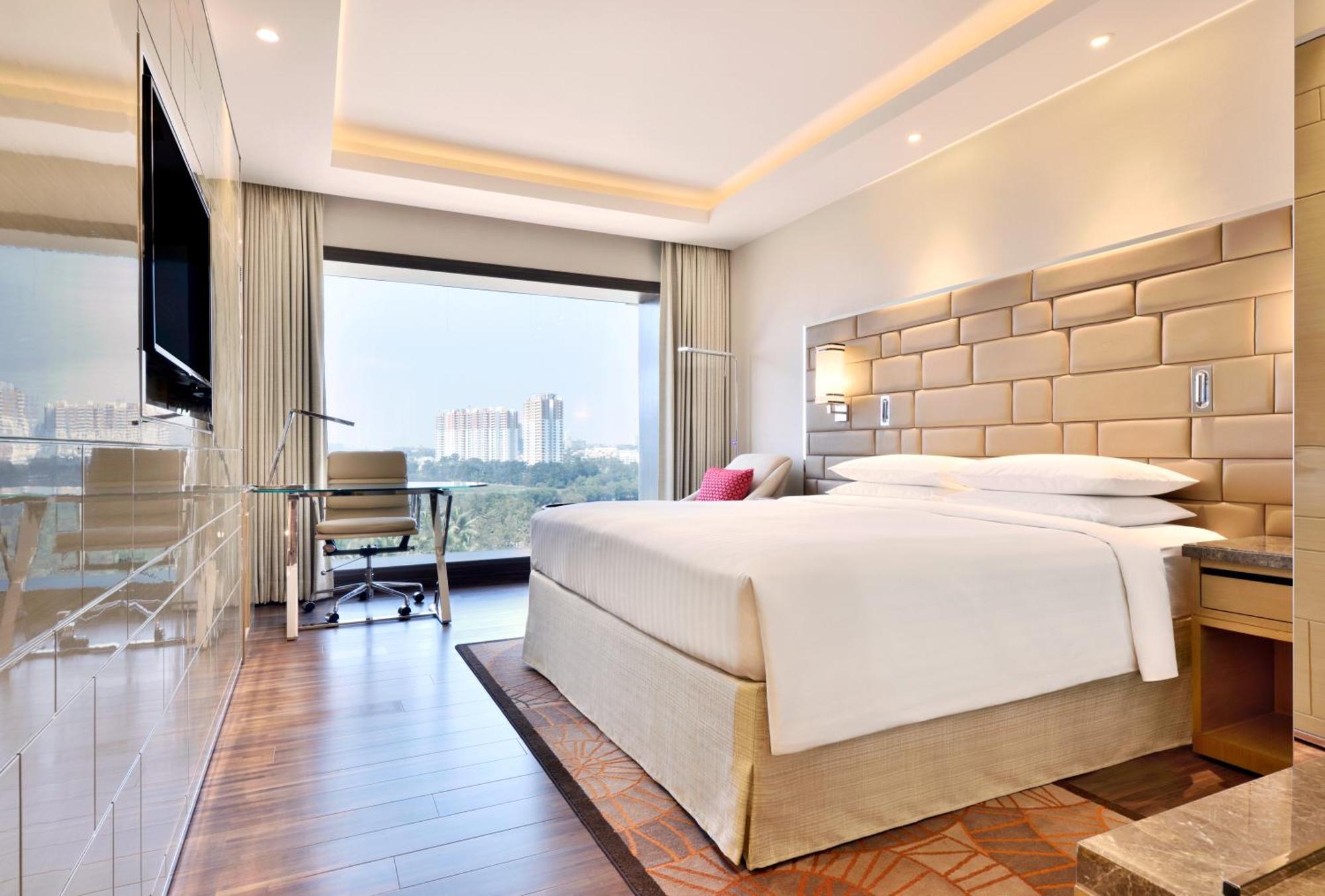 Courtyard By Marriott Hebbal 5*