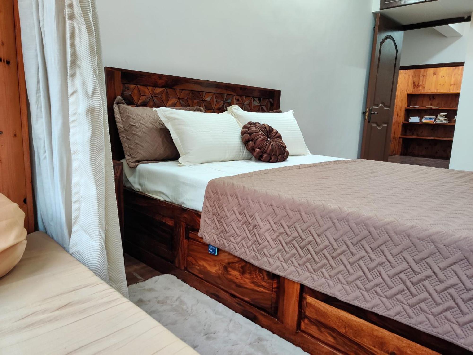 The Rustic Manor - Homestay Bangalore