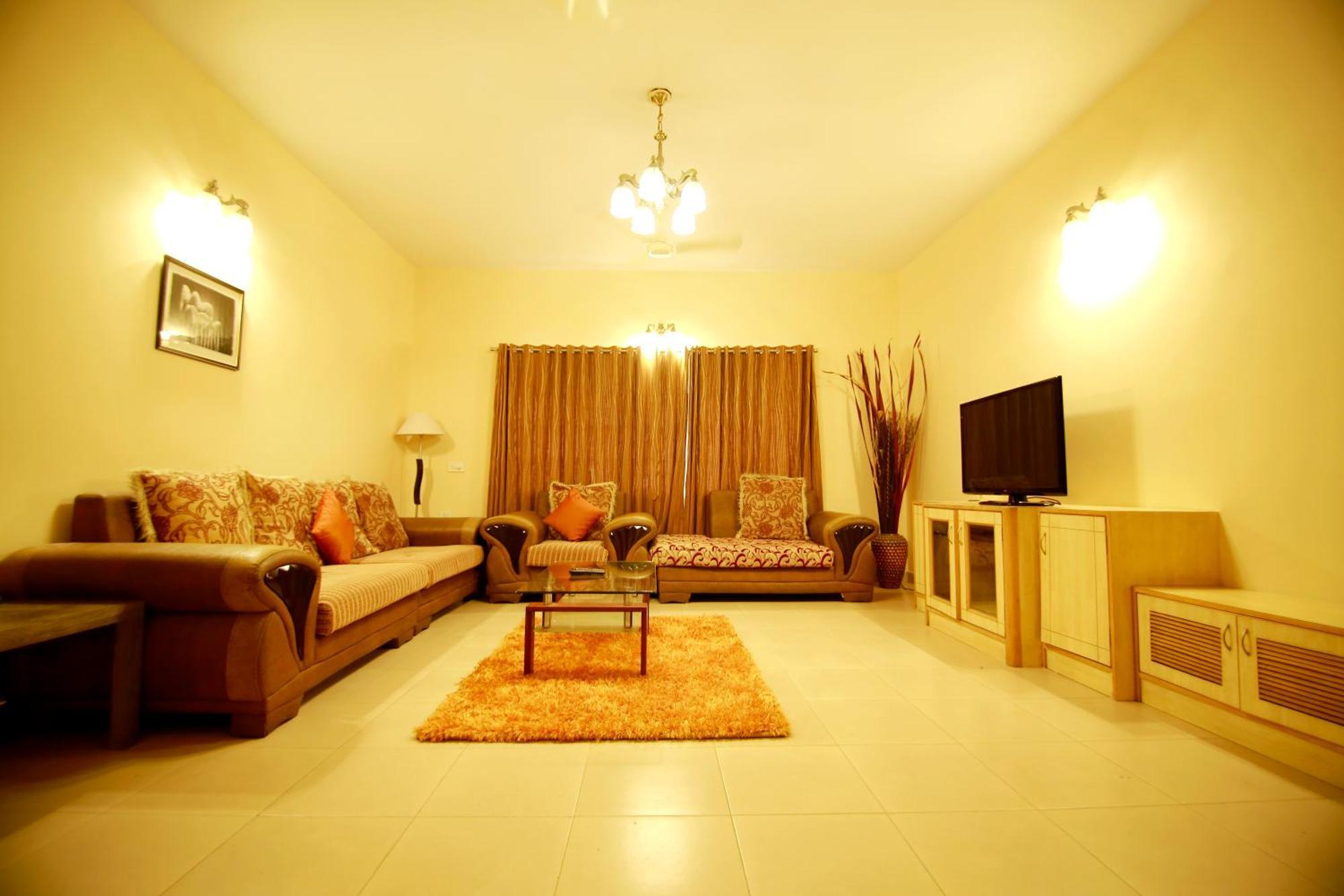 Falcon Residency Road Hotel 3*