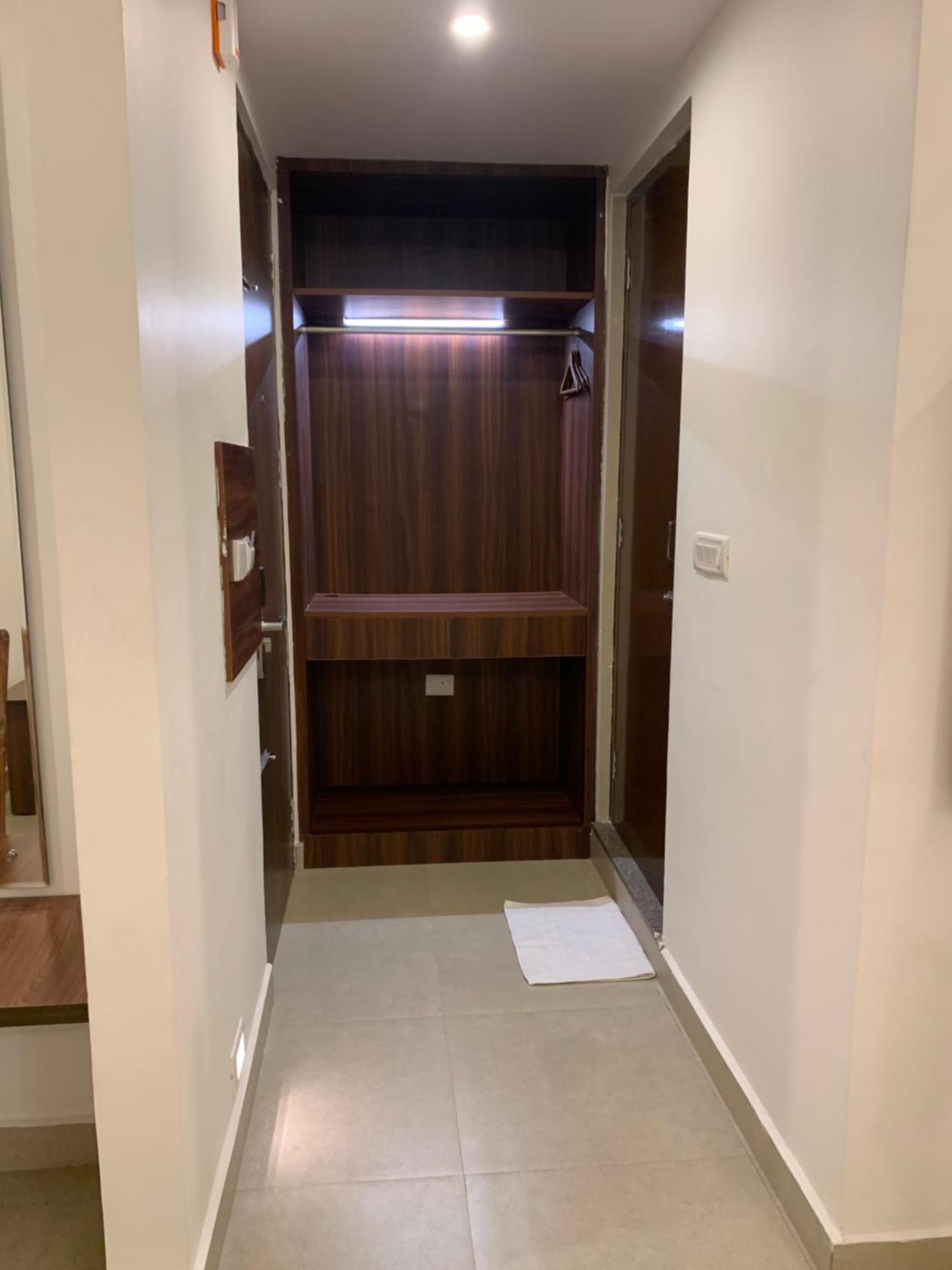 Hotel Le Grandeur Bangalore