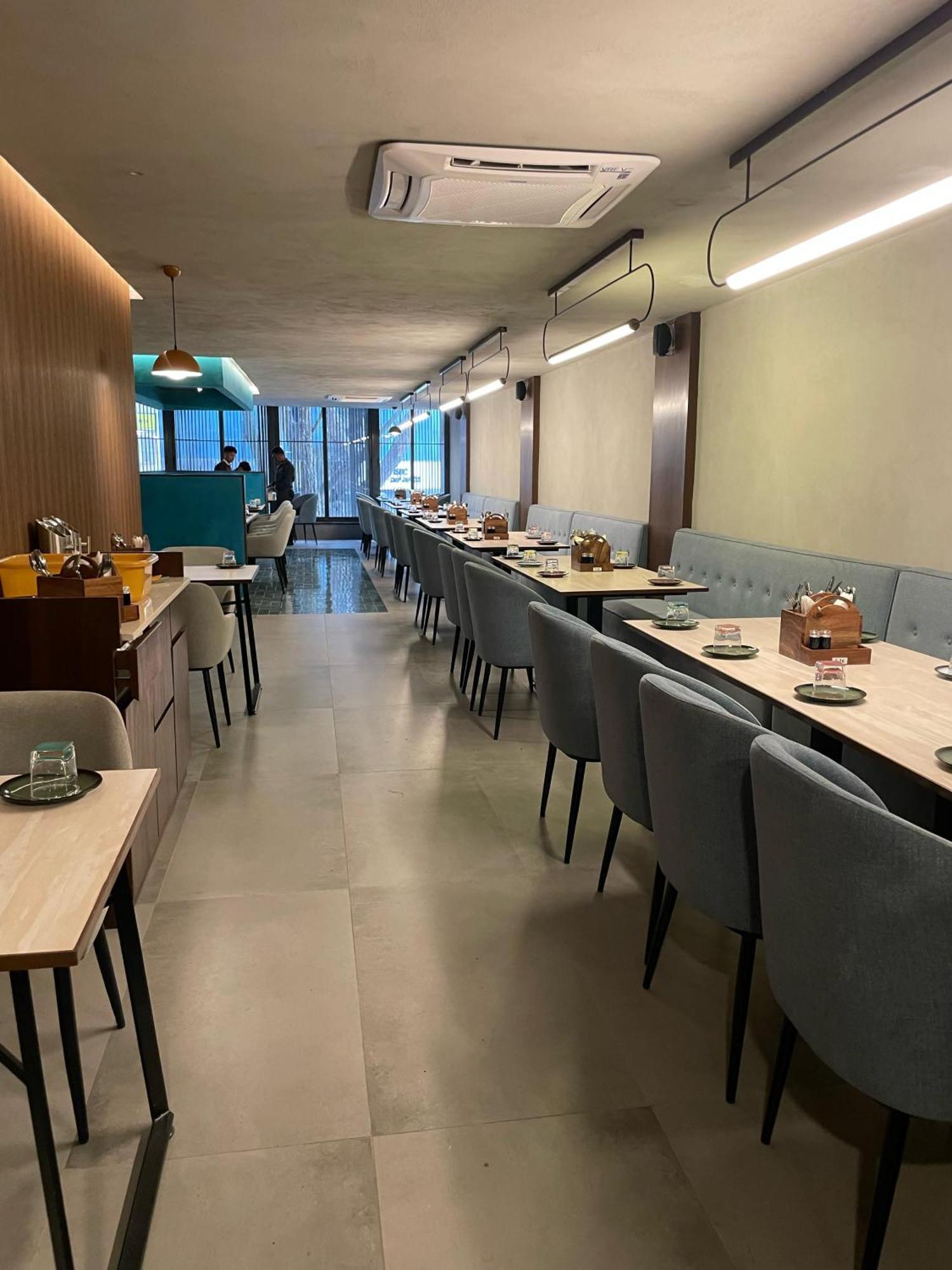 Hotel Le Grandeur Bangalore