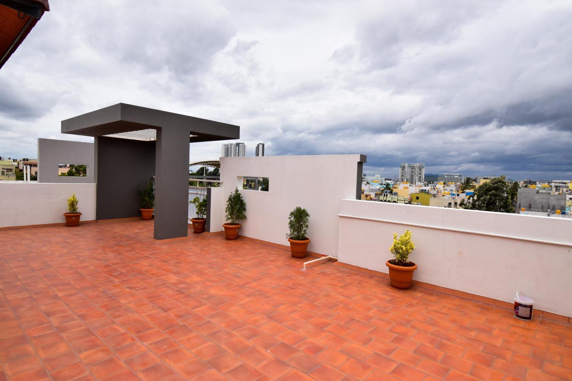 Staymazing-1,2 & 3 Bhk Ac In Hebbal-5mins To Manyata-30mins To Airport Apartment *