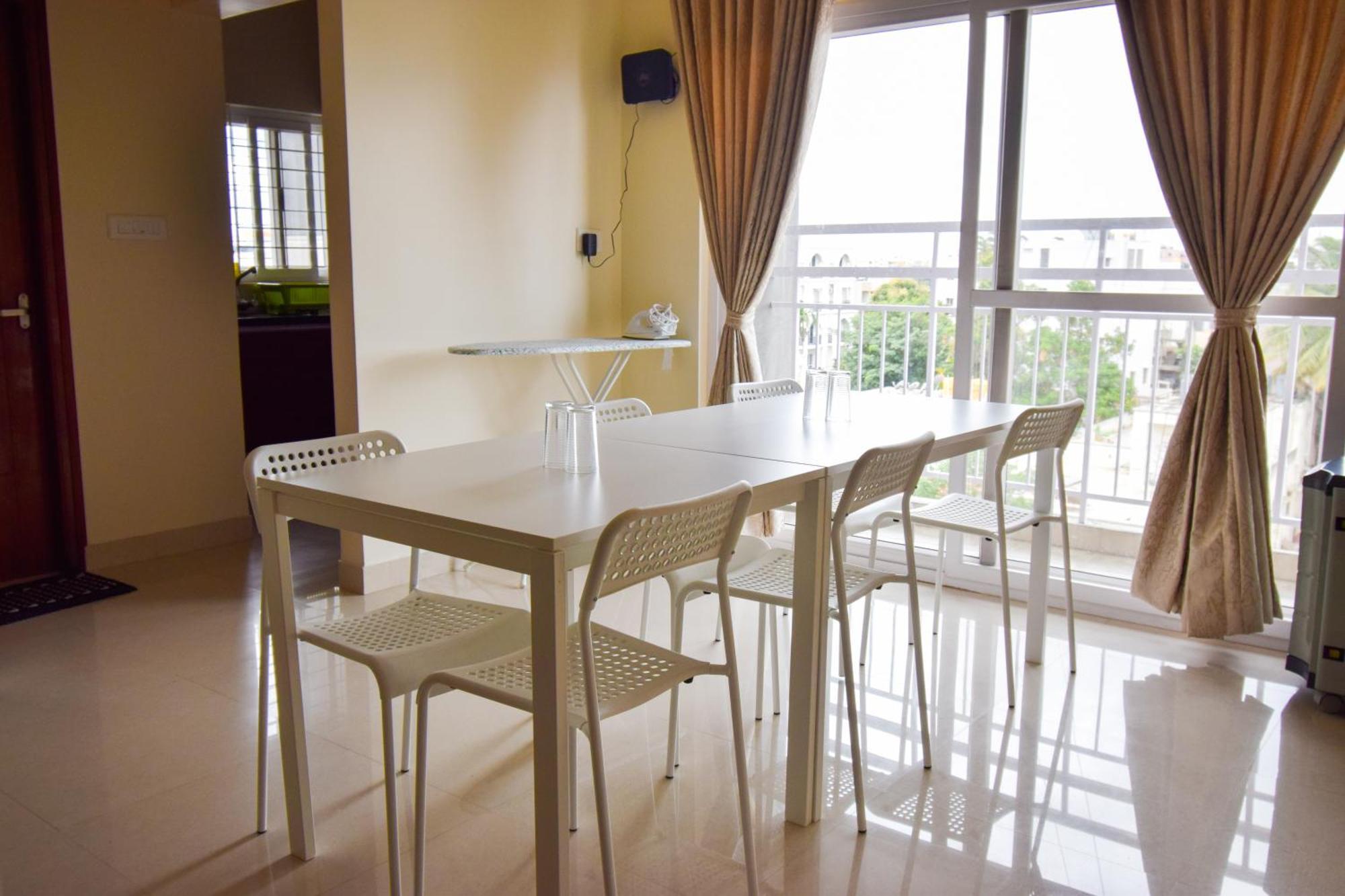 Apartment Staymazing-1,2 & 3 Bhk Ac In Hebbal-5mins To Manyata-30mins To Airport Bangalore