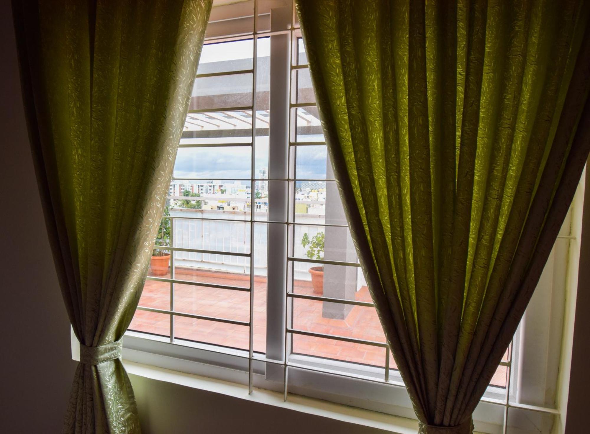 Staymazing-1,2 & 3 Bhk Ac In Hebbal-5mins To Manyata-30mins To Airport *