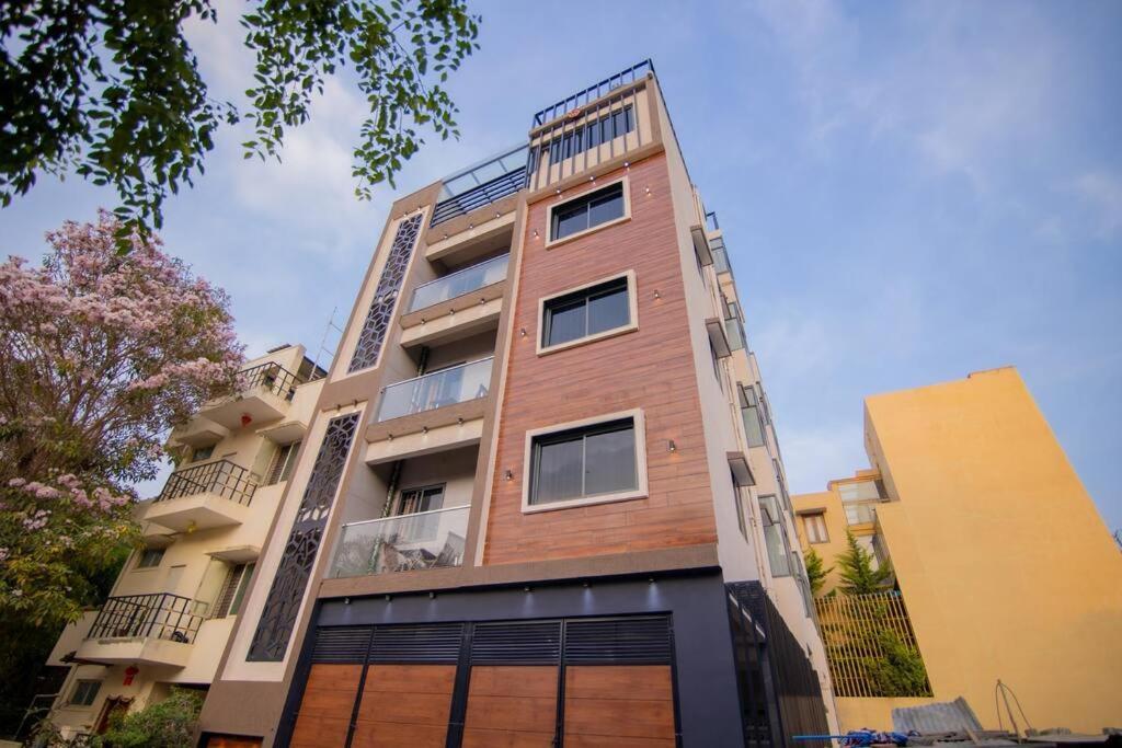 Awesome On 3rd Floor Apartment