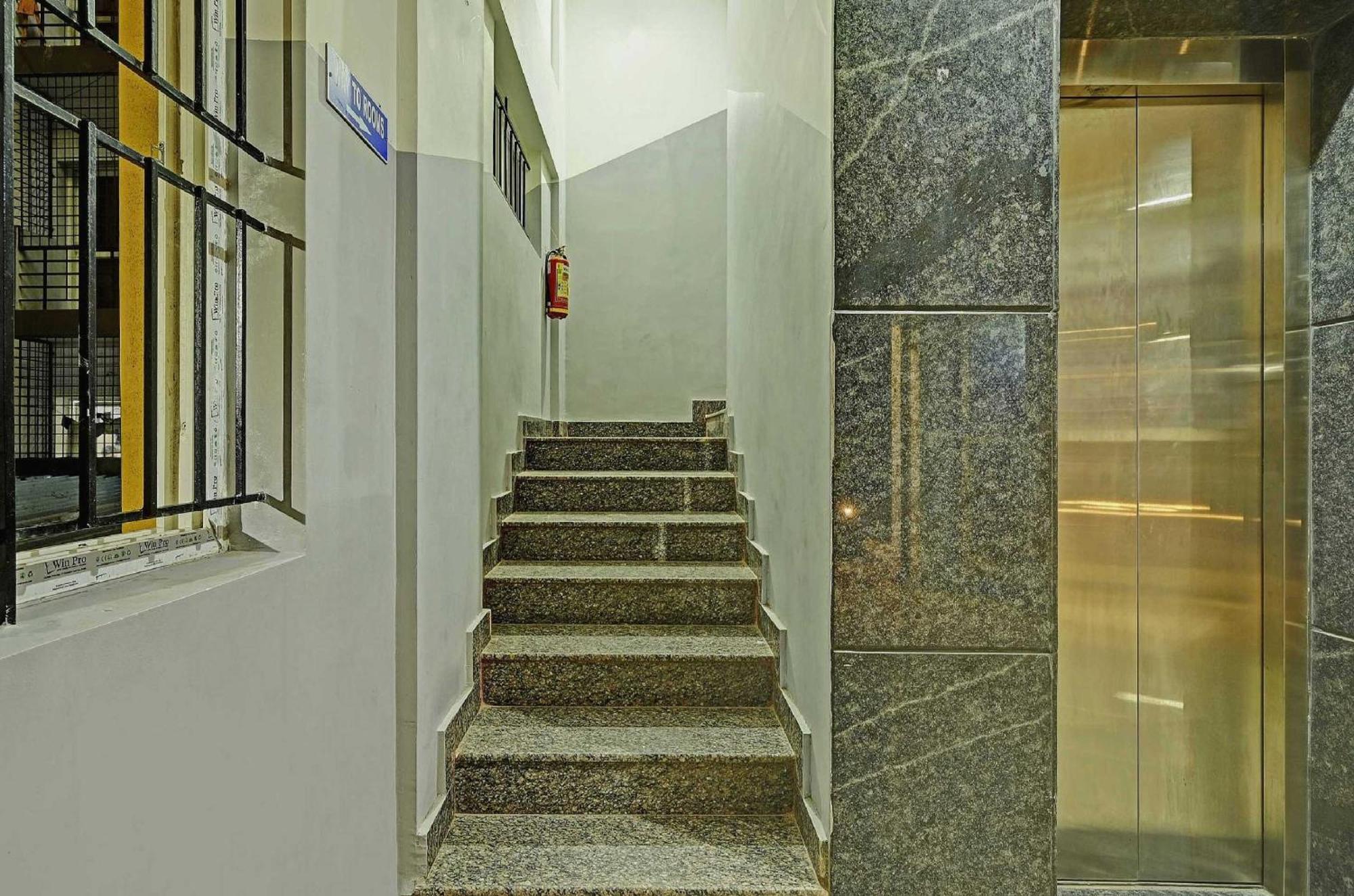 Collection O Sri Sapthagiri Near Phoenix Marketcity Hotel 3*
