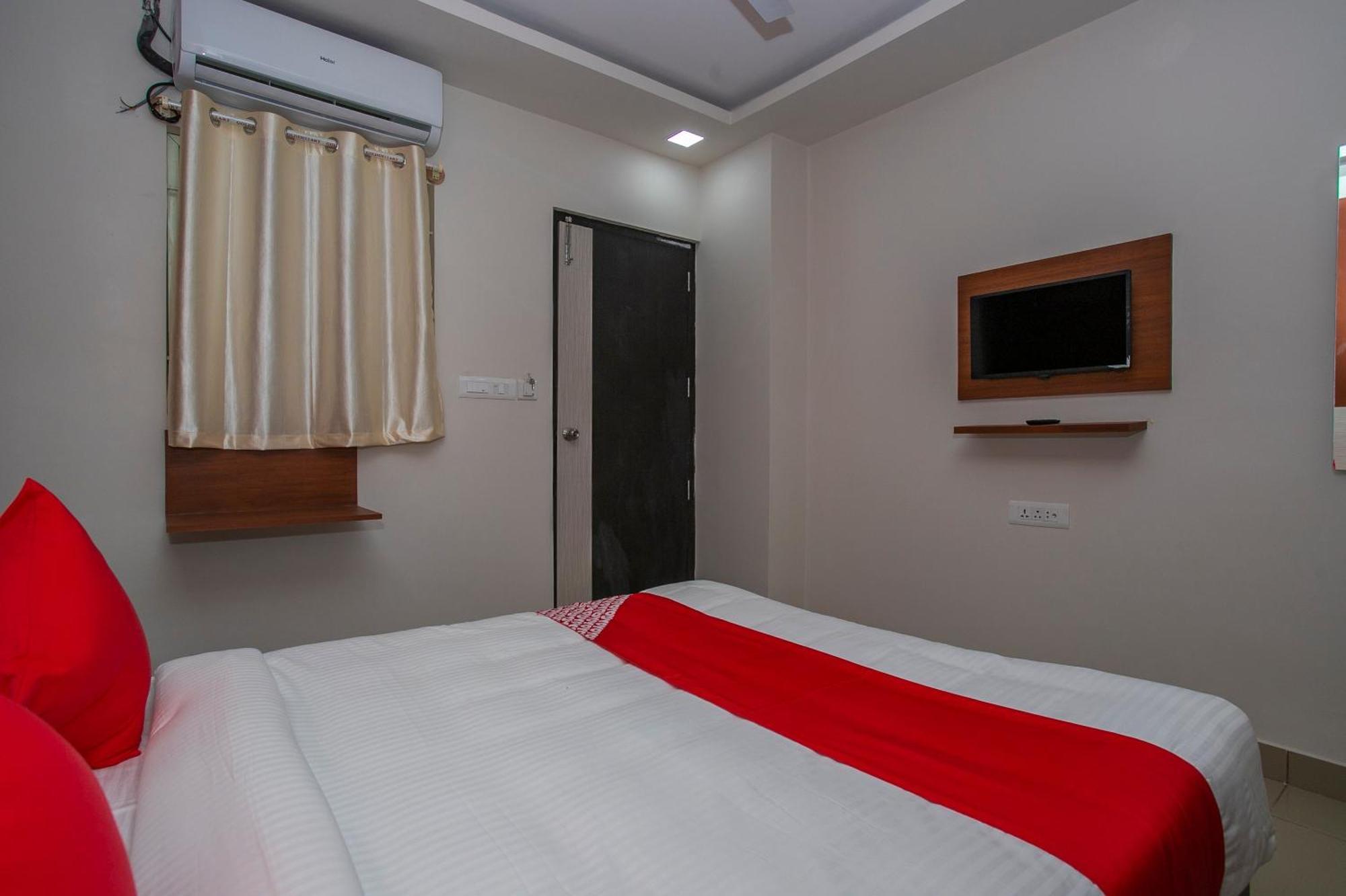 O Varcity Phi Premium Pavilion ,above Hdfc Bank ,near Anjaneya Temple Madiwala, Hosur Main R 4*