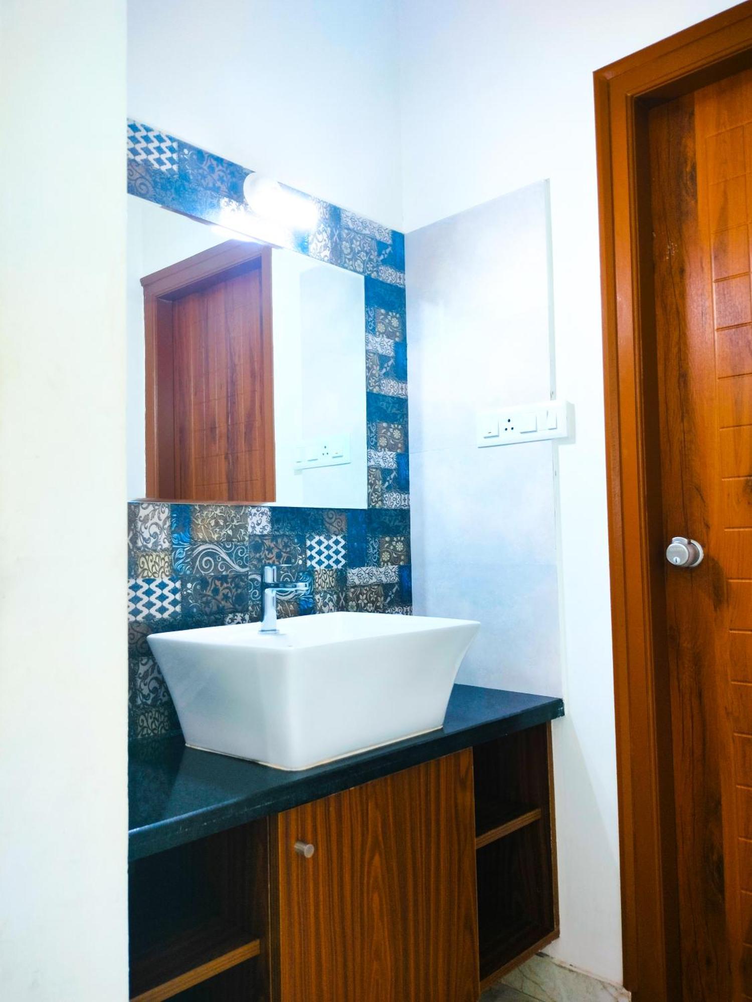 Elegano Serviced Apartment *