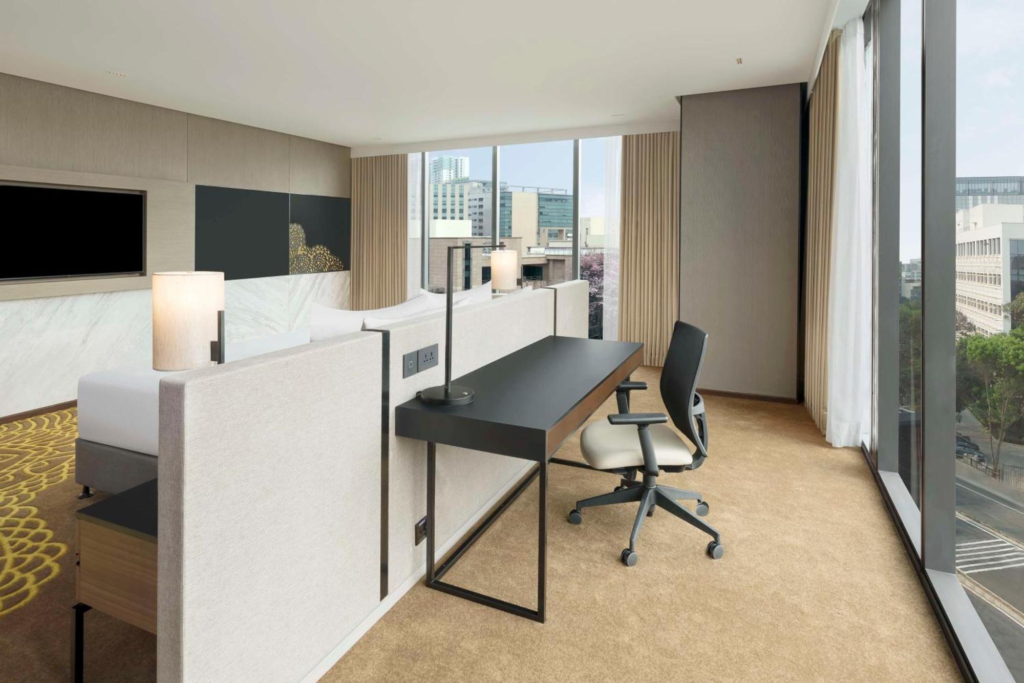 Hilton Embassy Manyata Business Park 5*