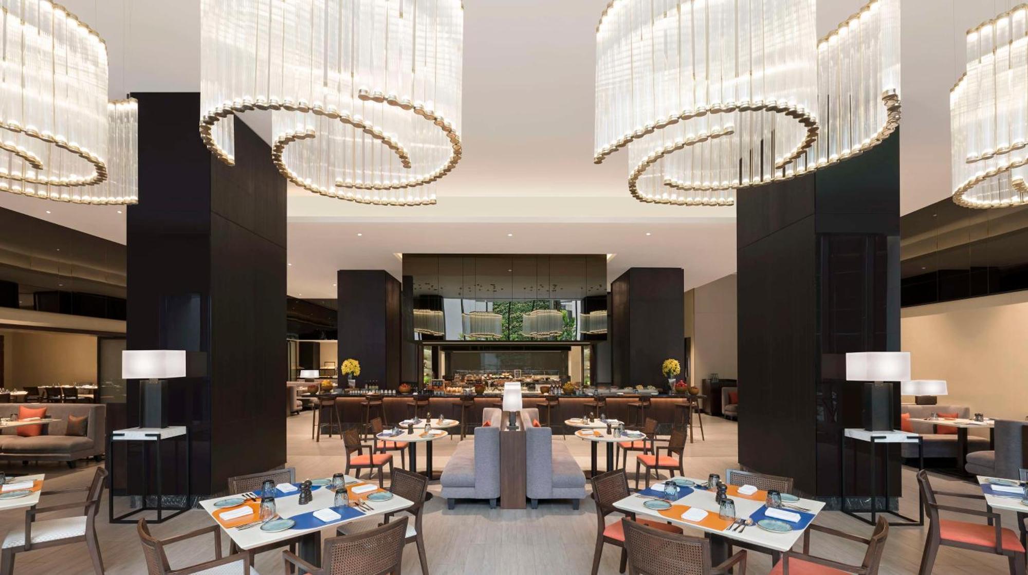 Hilton Embassy Manyata Business Park 5*