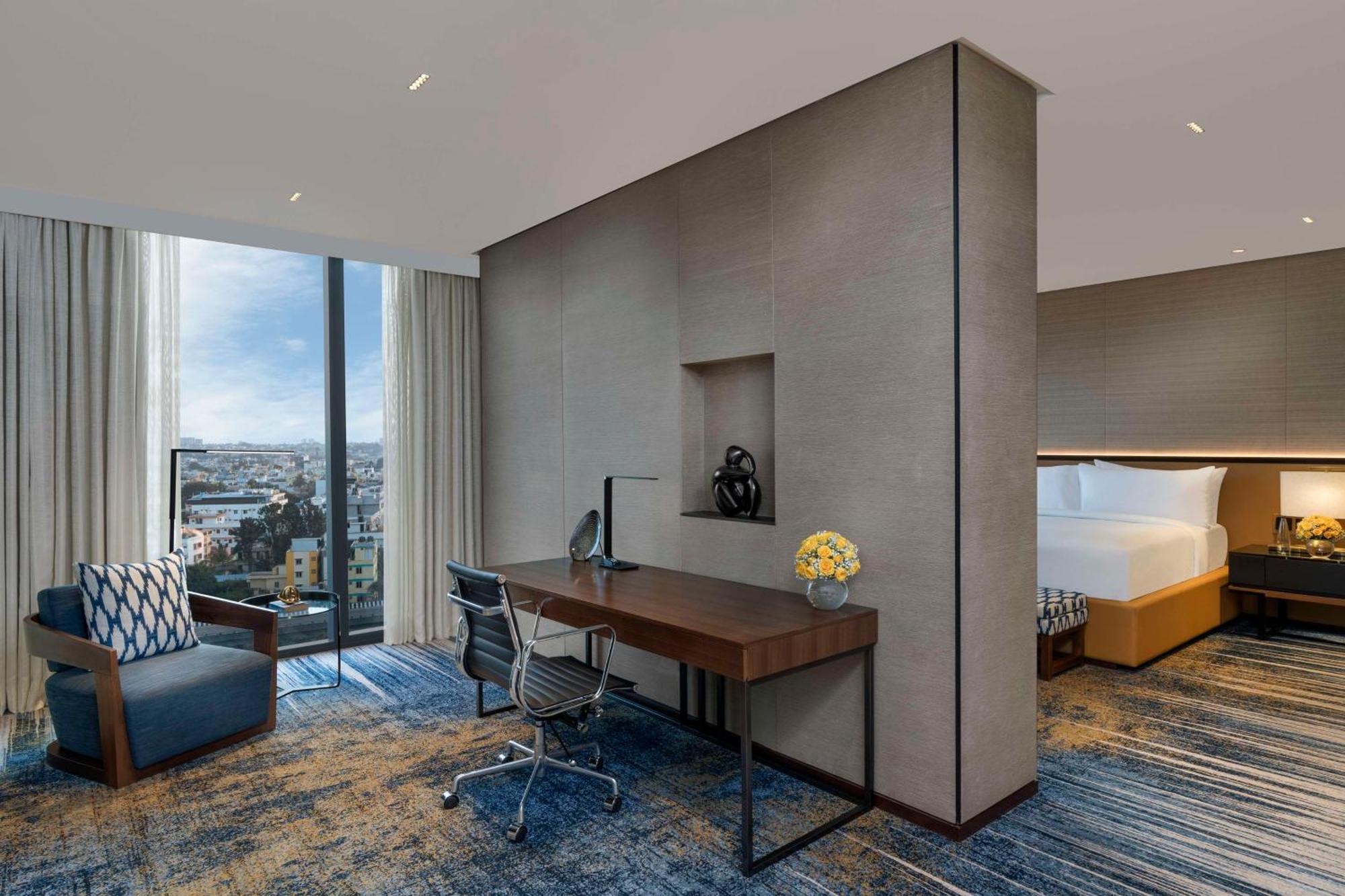 Hilton Embassy Manyata Business Park 5* Bangalore