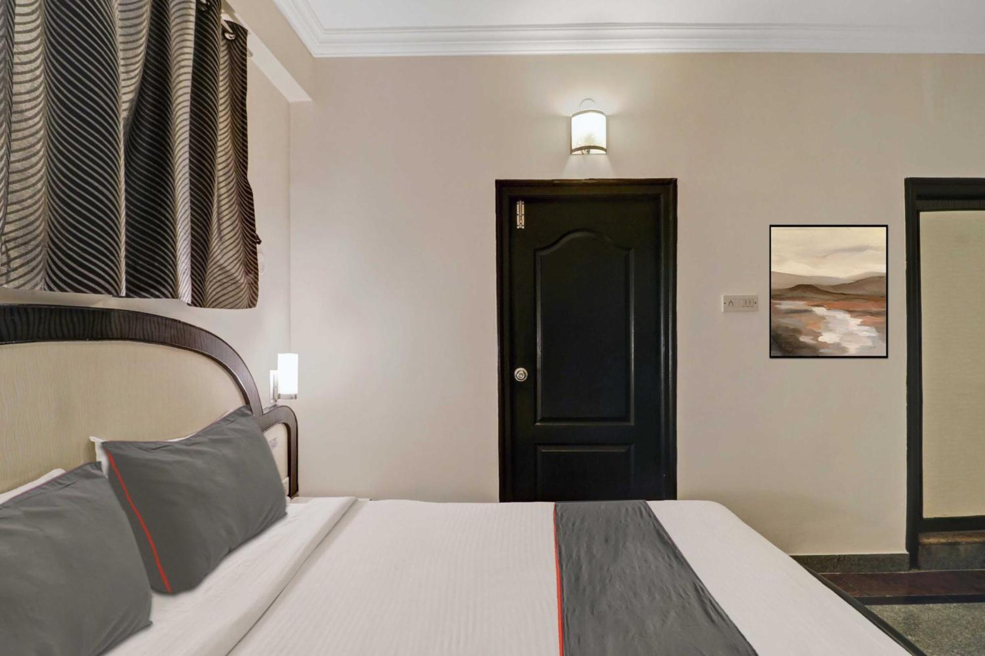Collection O Sabharwal Residency Near Lalbagh Botanical Garden Bangalore