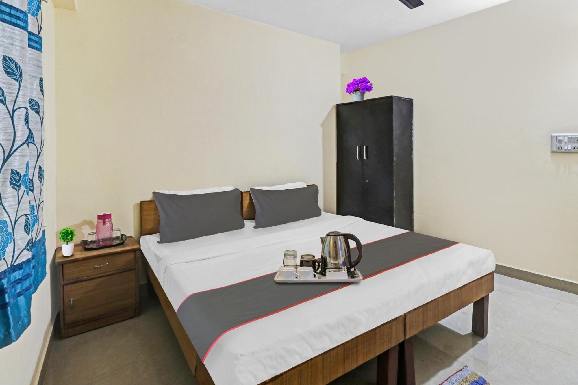 Collection O 88646 Sri Sapthagiri Hotel