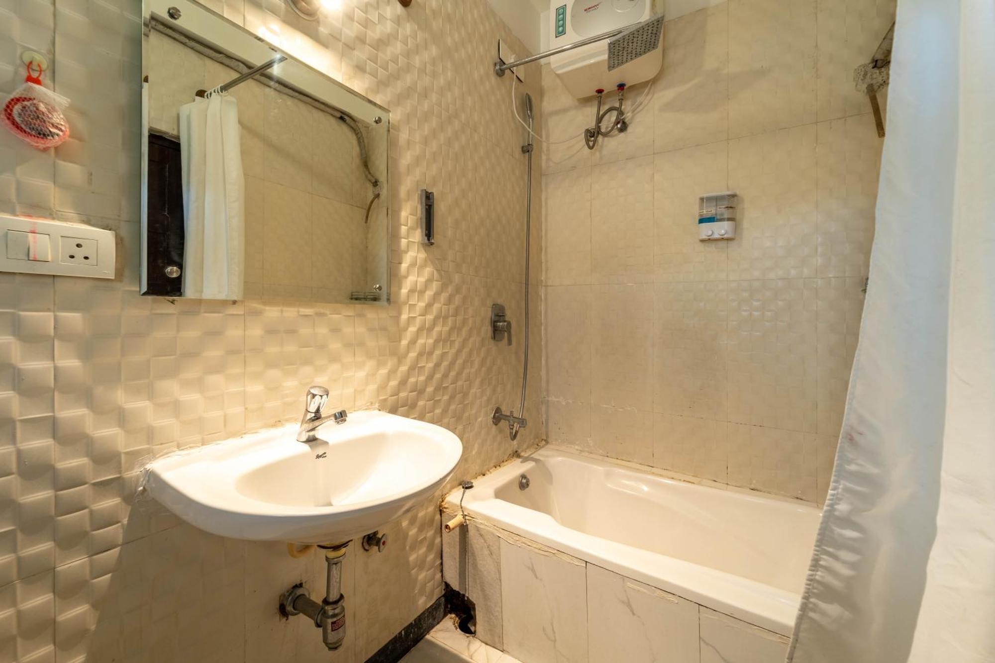 Seasons Suites - Koramangala 3*