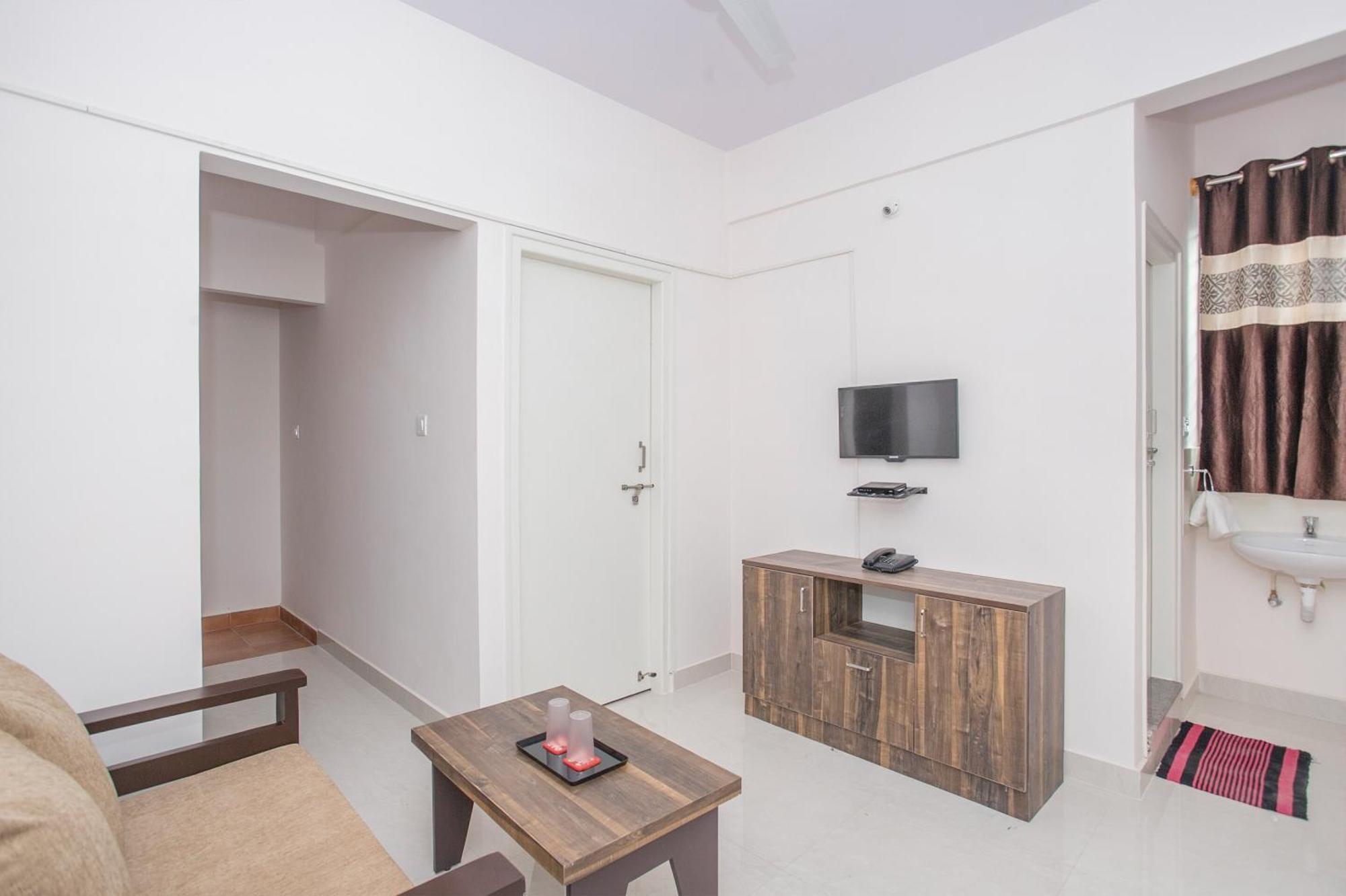 Oyo 13120 Ambrosia Hotel