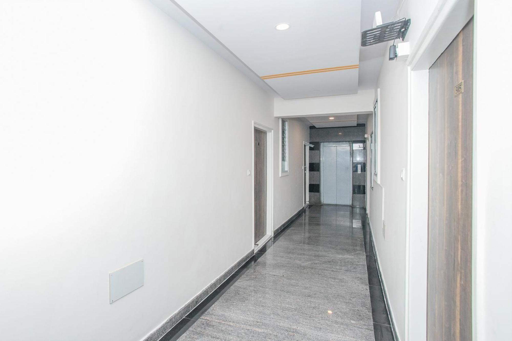 Oyo 13120 Ambrosia Hotel 3*