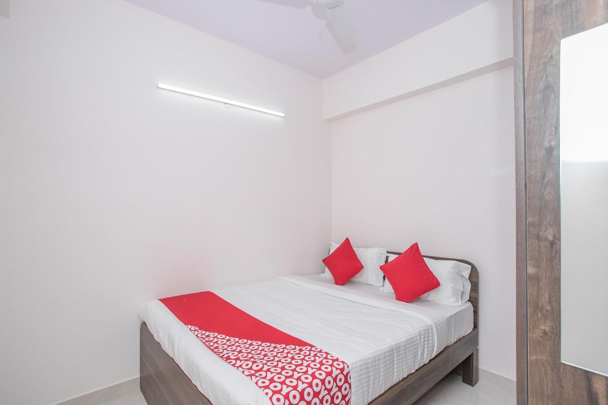 Oyo 13120 Ambrosia Hotel 3*
