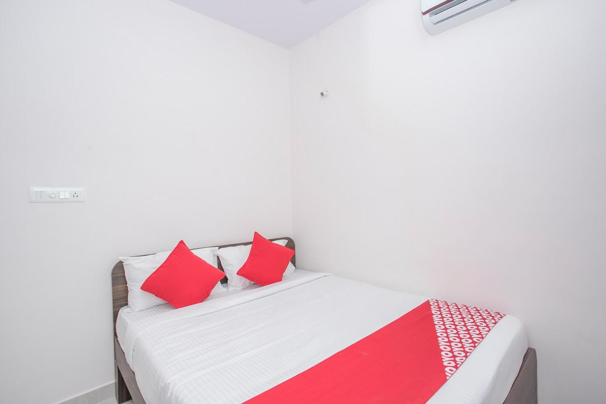 Oyo 13120 Ambrosia Hotel 3*
