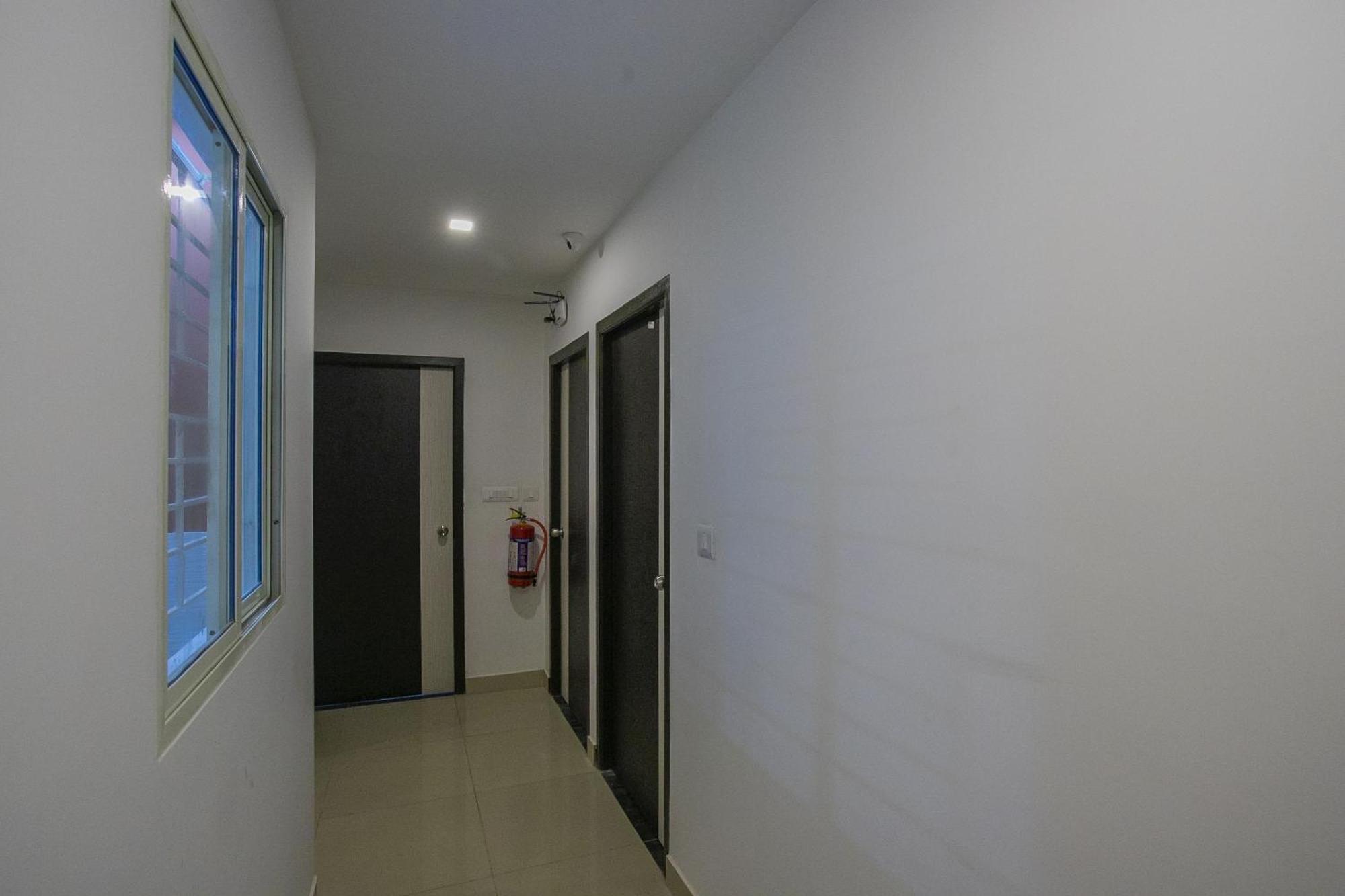 O Varcity Phi Premium Pavilion ,above Hdfc Bank ,near Anjaneya Temple Madiwala, Hosur Main R Hotel
