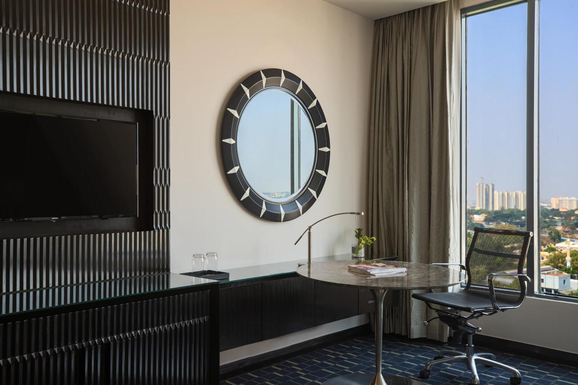 Renaissance Race Course Hotel 5*