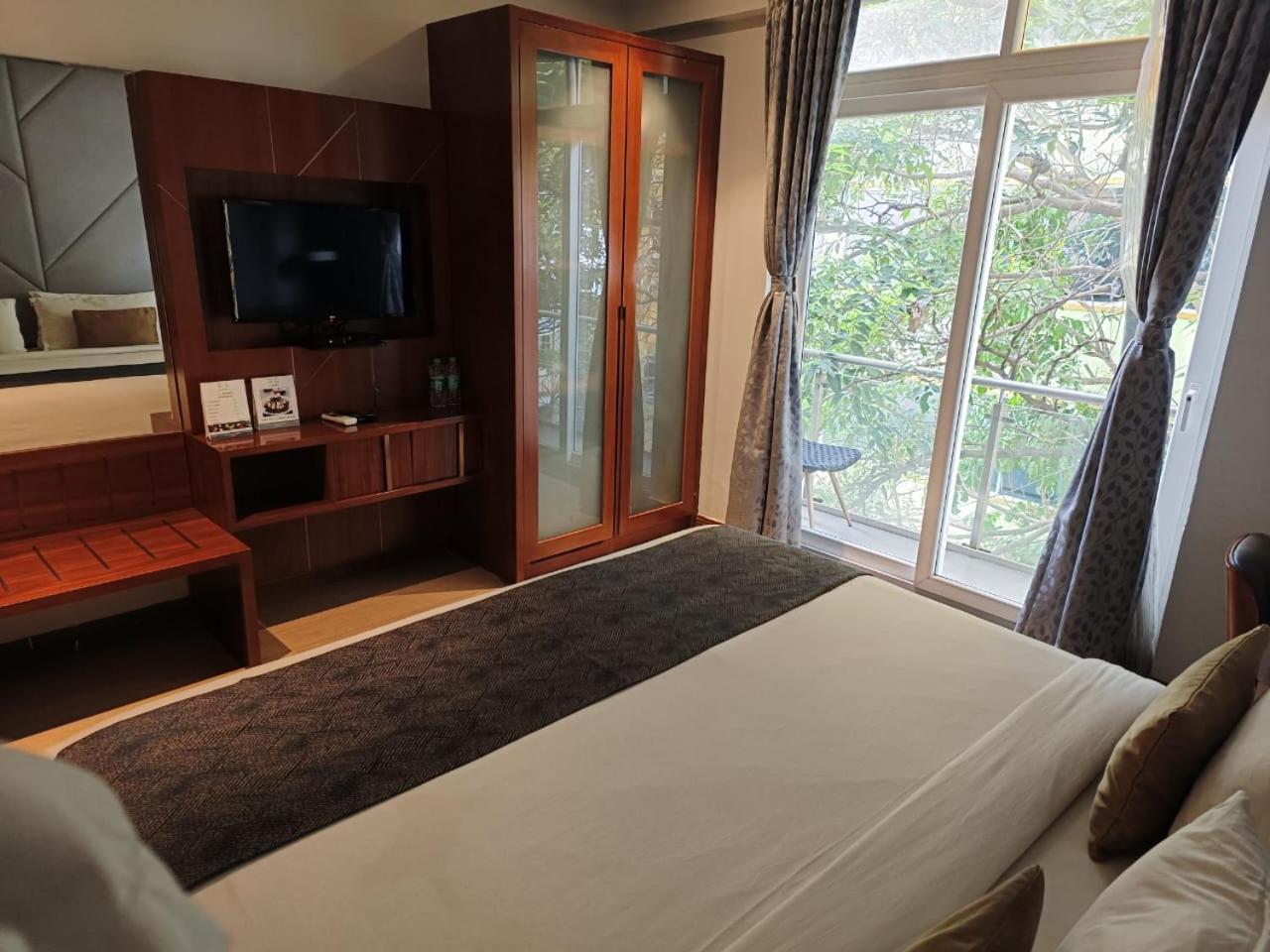 Hotel De Mandarin Bangalore