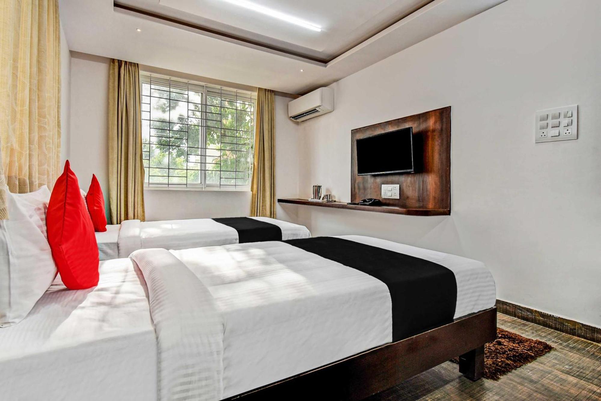 Hotel Collection O 73565 J J Global Exotics
