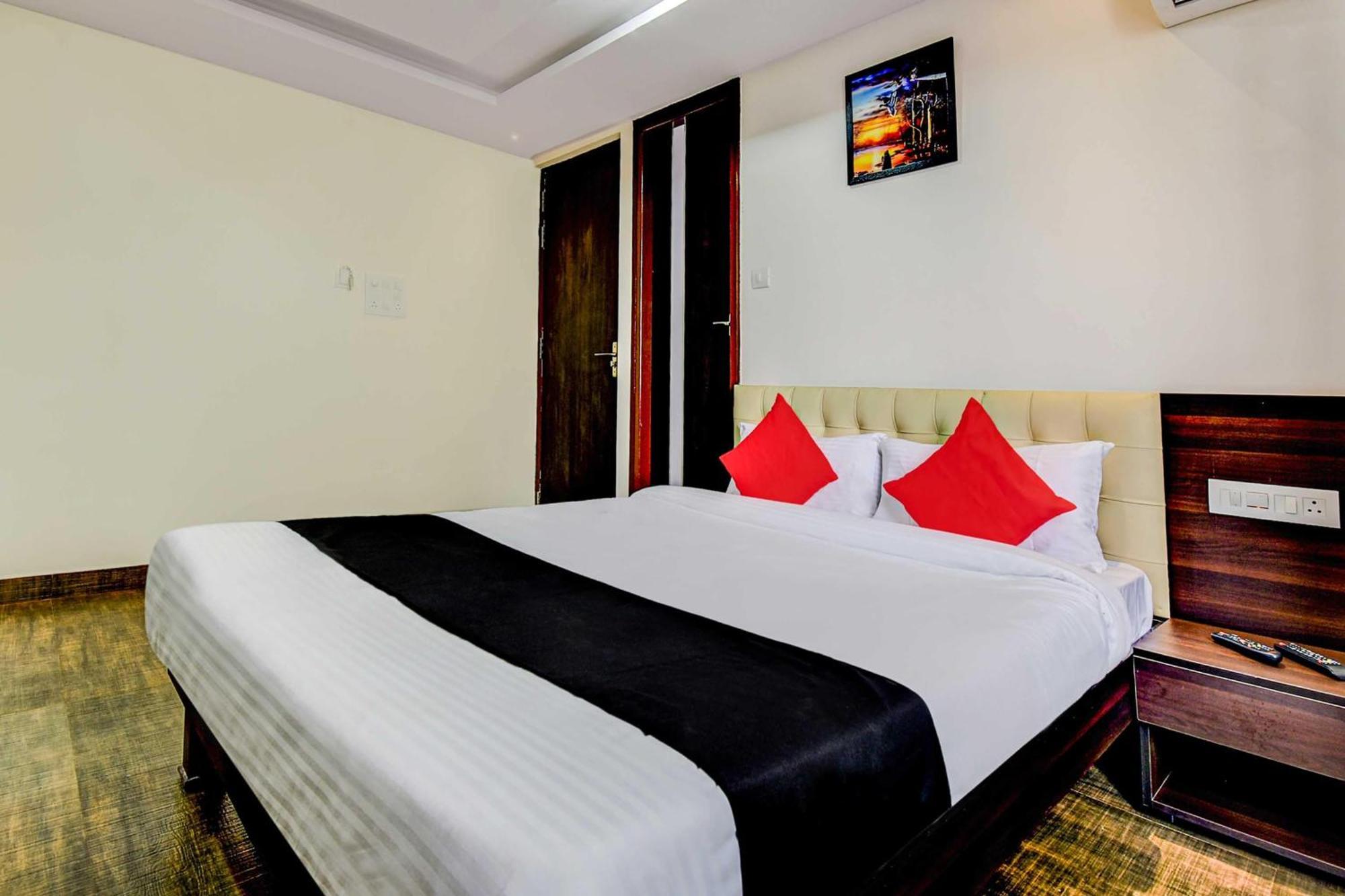 Collection O 73565 J J Global Exotics Hotel