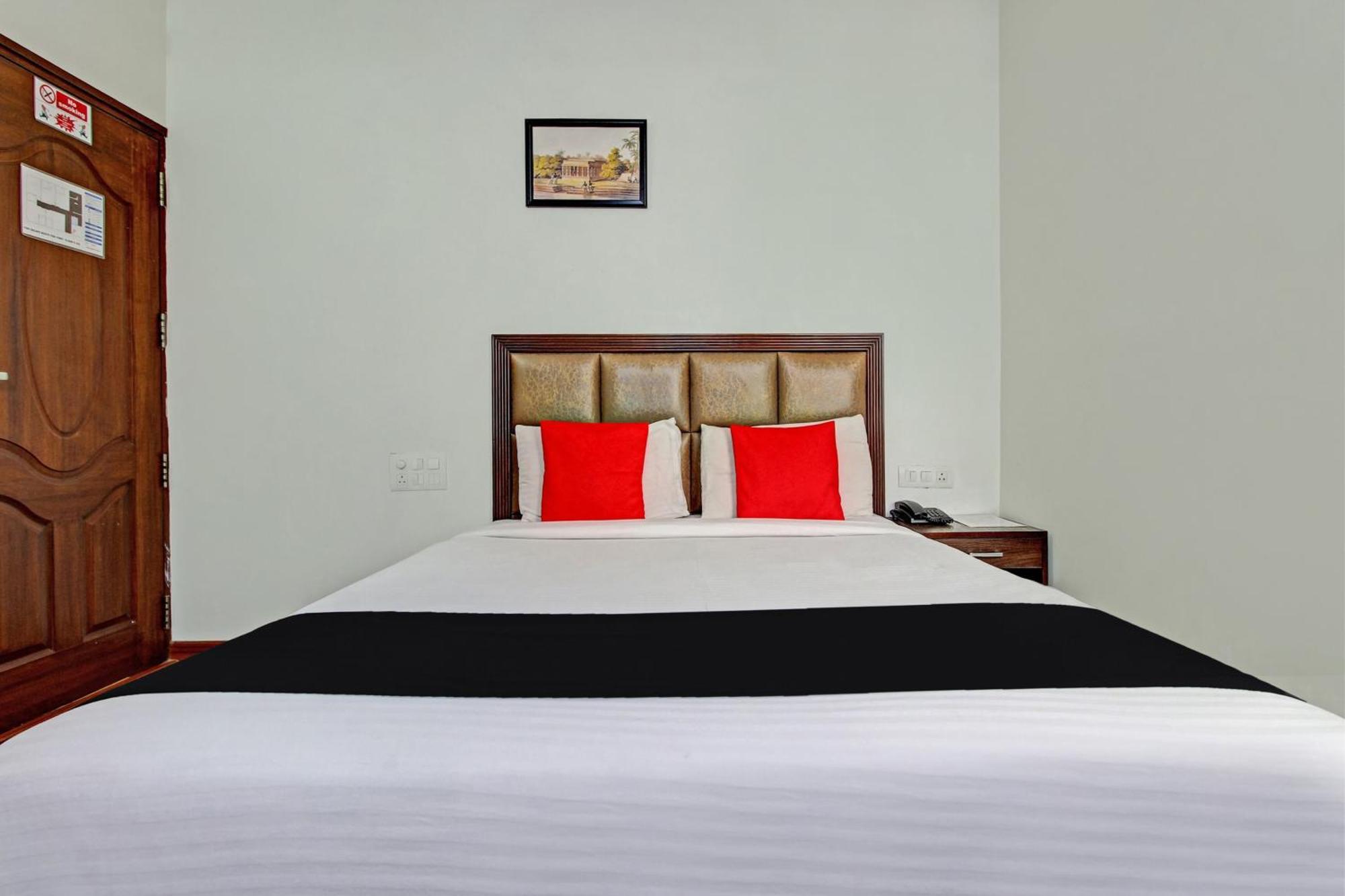 Hotel Capital O Sri Krishna Near 7d Voyage