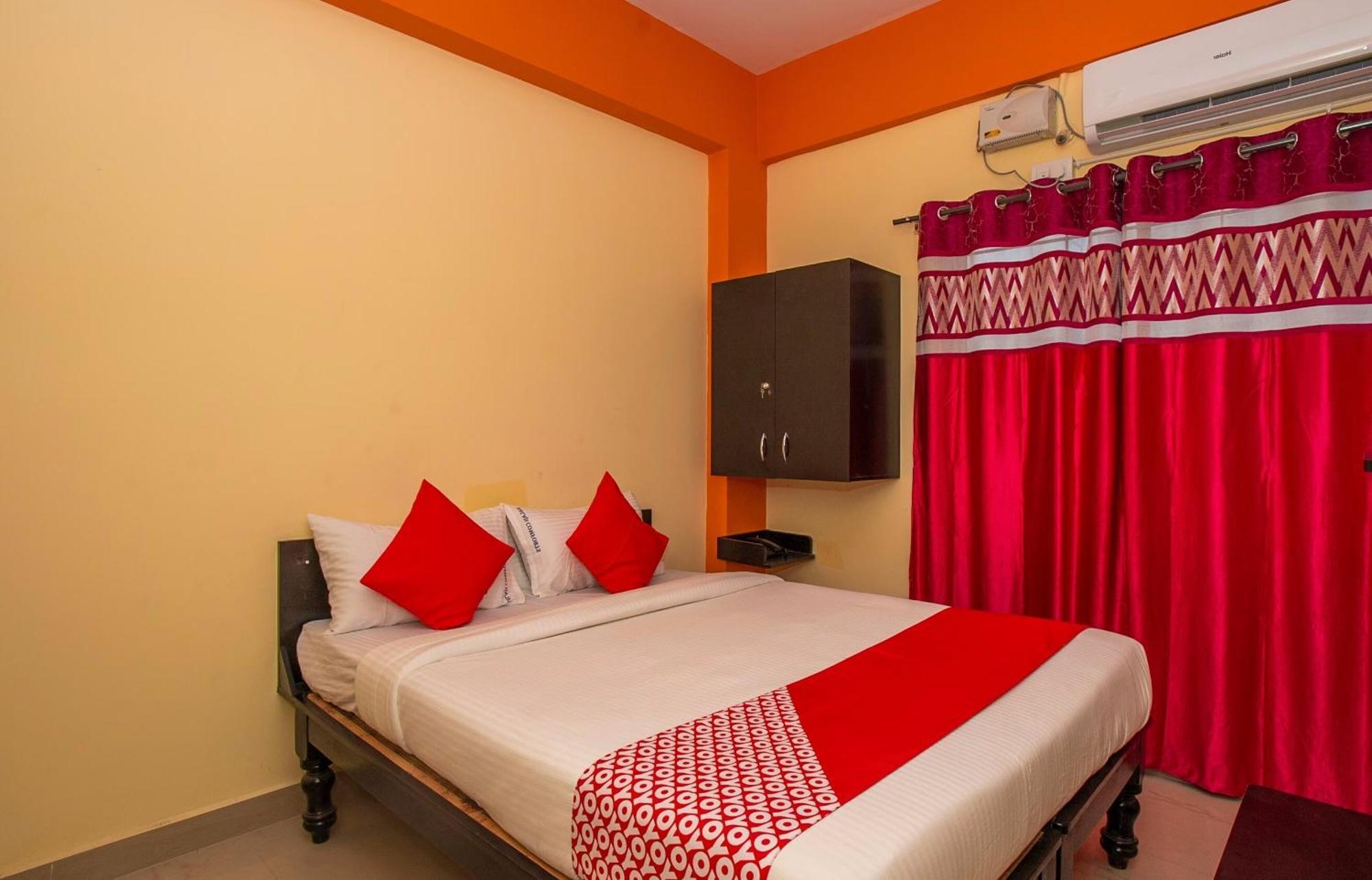 Hotel O Sri Hari Premium Comforts Near Sandhya Digital K Theatre 4*