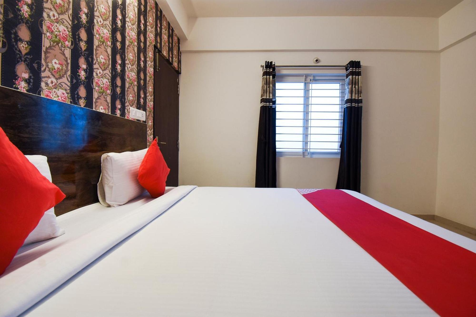 Hotel Oyo Flagship 65924 Balaji Luxury Bangalore