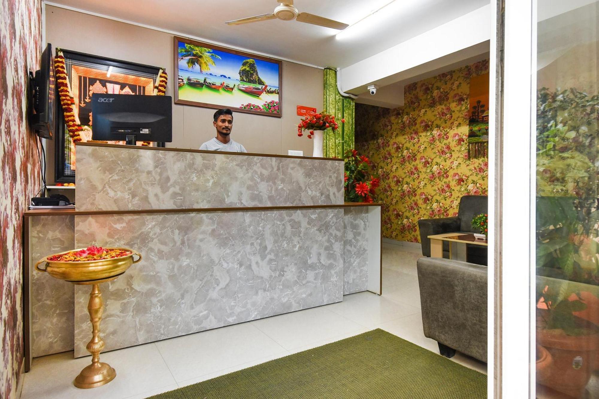 Hotel Oyo Flagship 65924 Balaji Luxury Bangalore