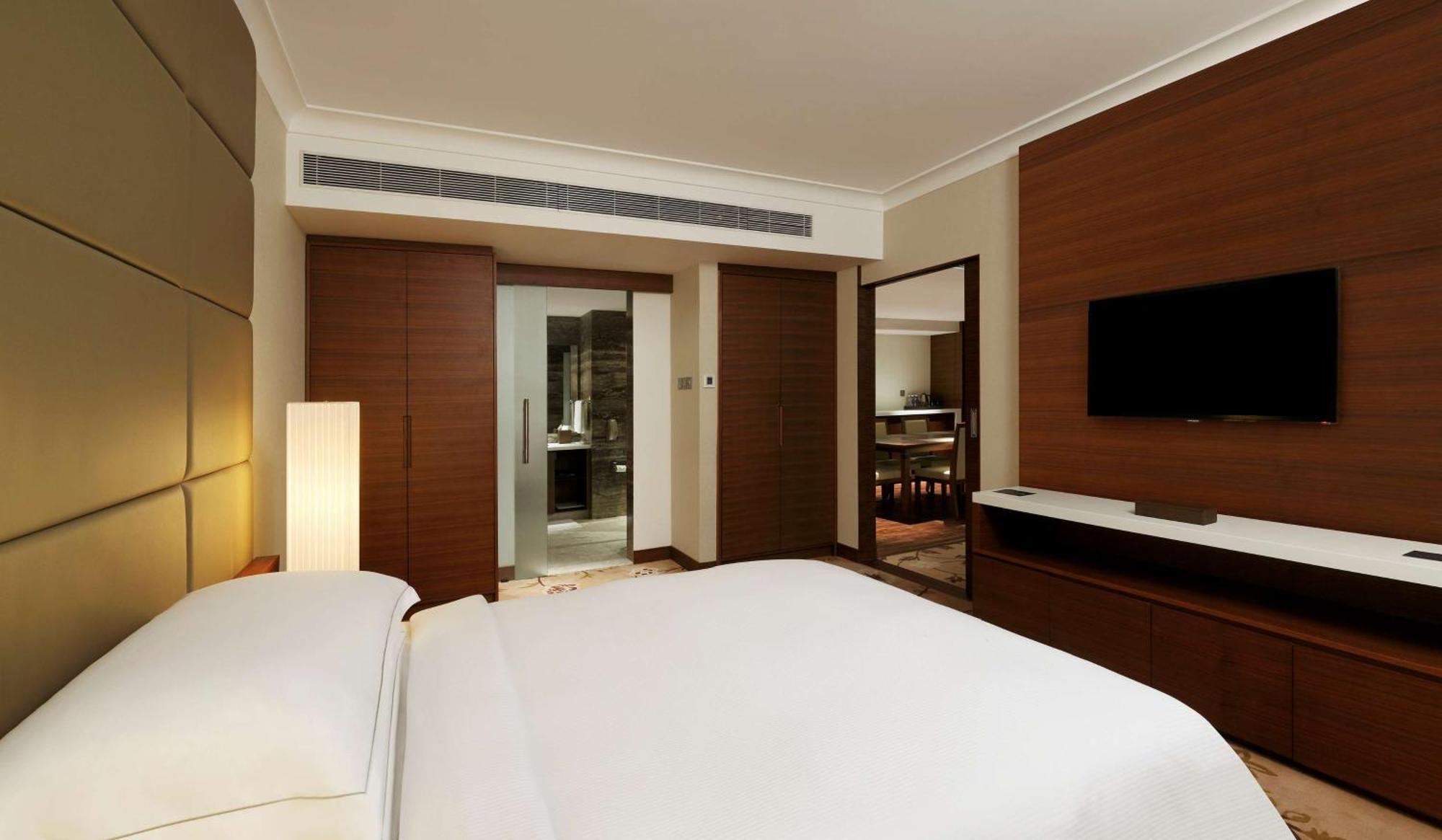 Hotel Hilton Embassy Golflinks Bangalore