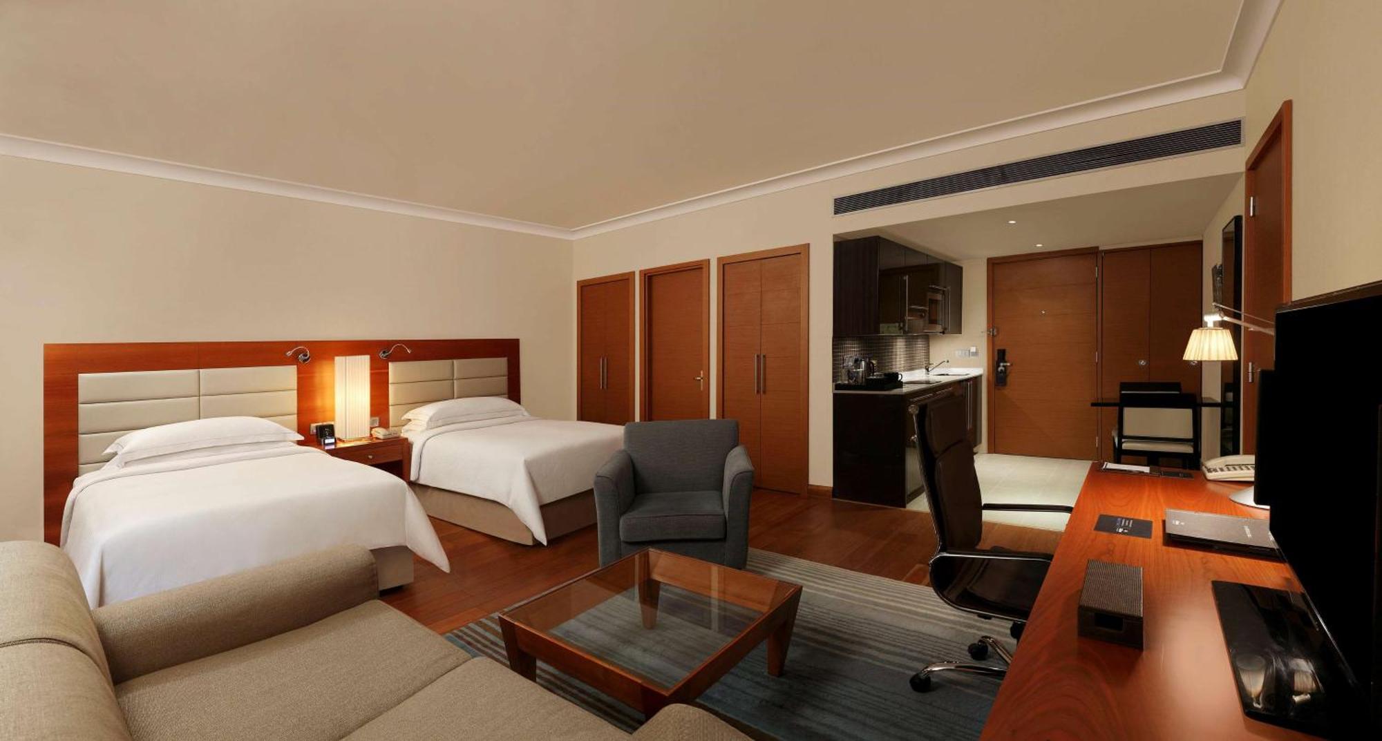 Hilton Embassy Golflinks 5*