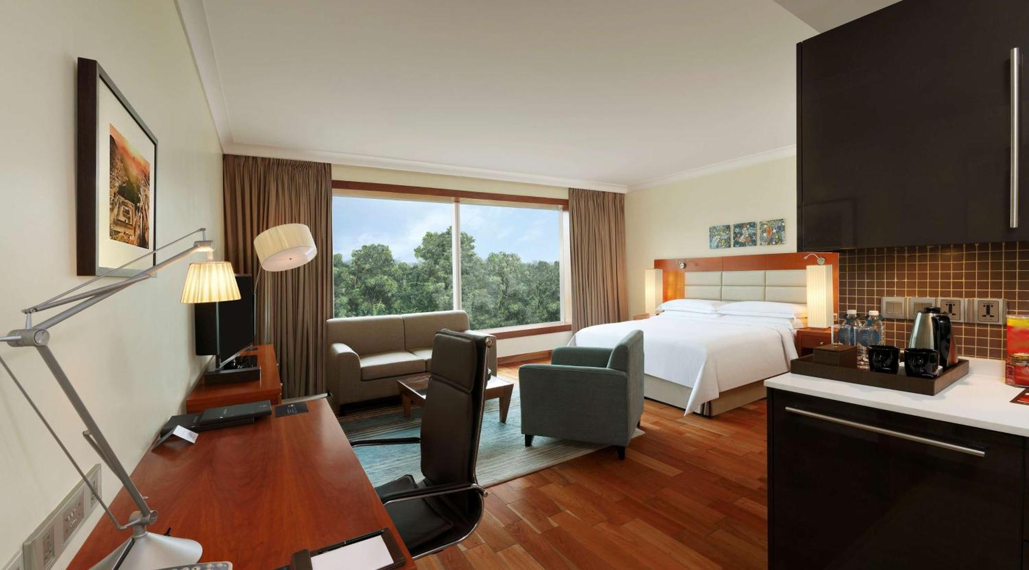 Hotel Hilton Embassy Golflinks Bangalore