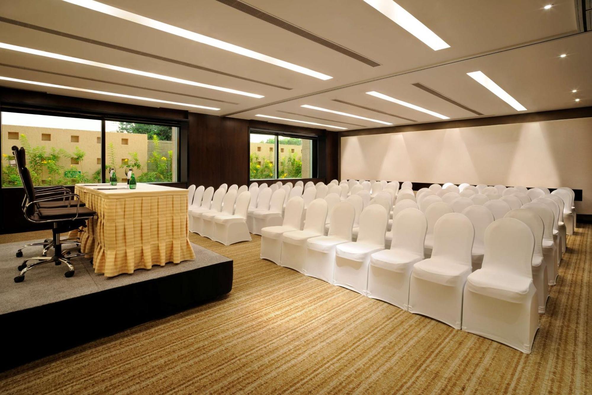 Hilton Embassy Golflinks Hotel Bangalore