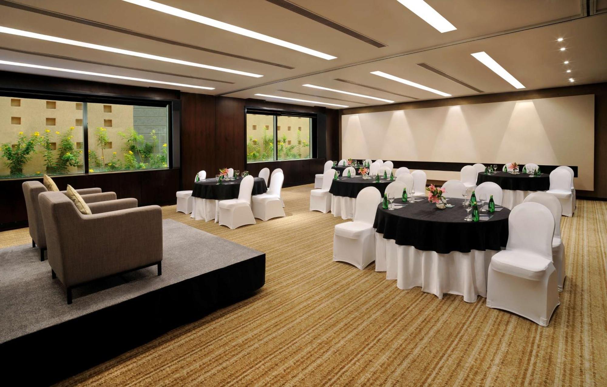 Hotel Hilton Embassy Golflinks 5*