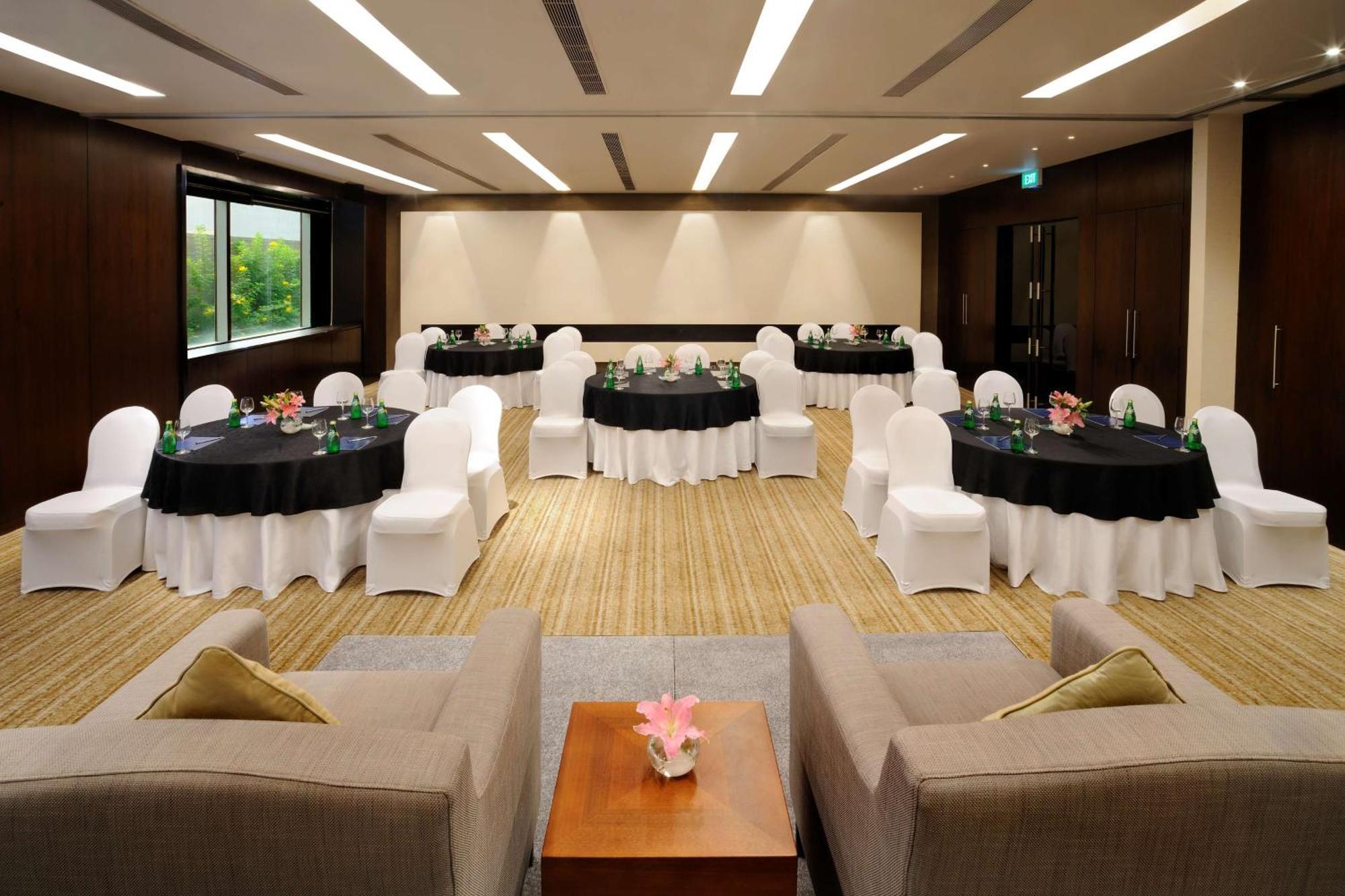 Hotel Hilton Embassy Golflinks 5*