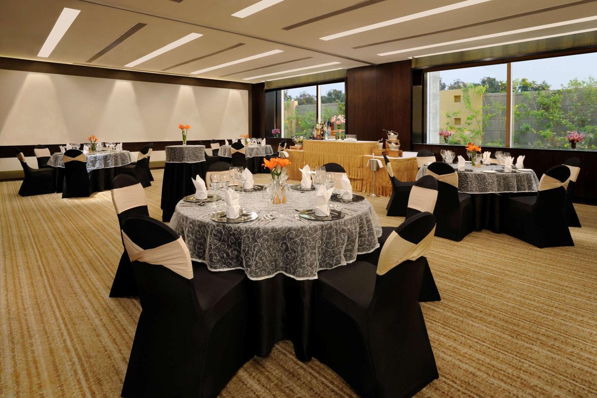 Hilton Embassy Golflinks Hotel 5*
