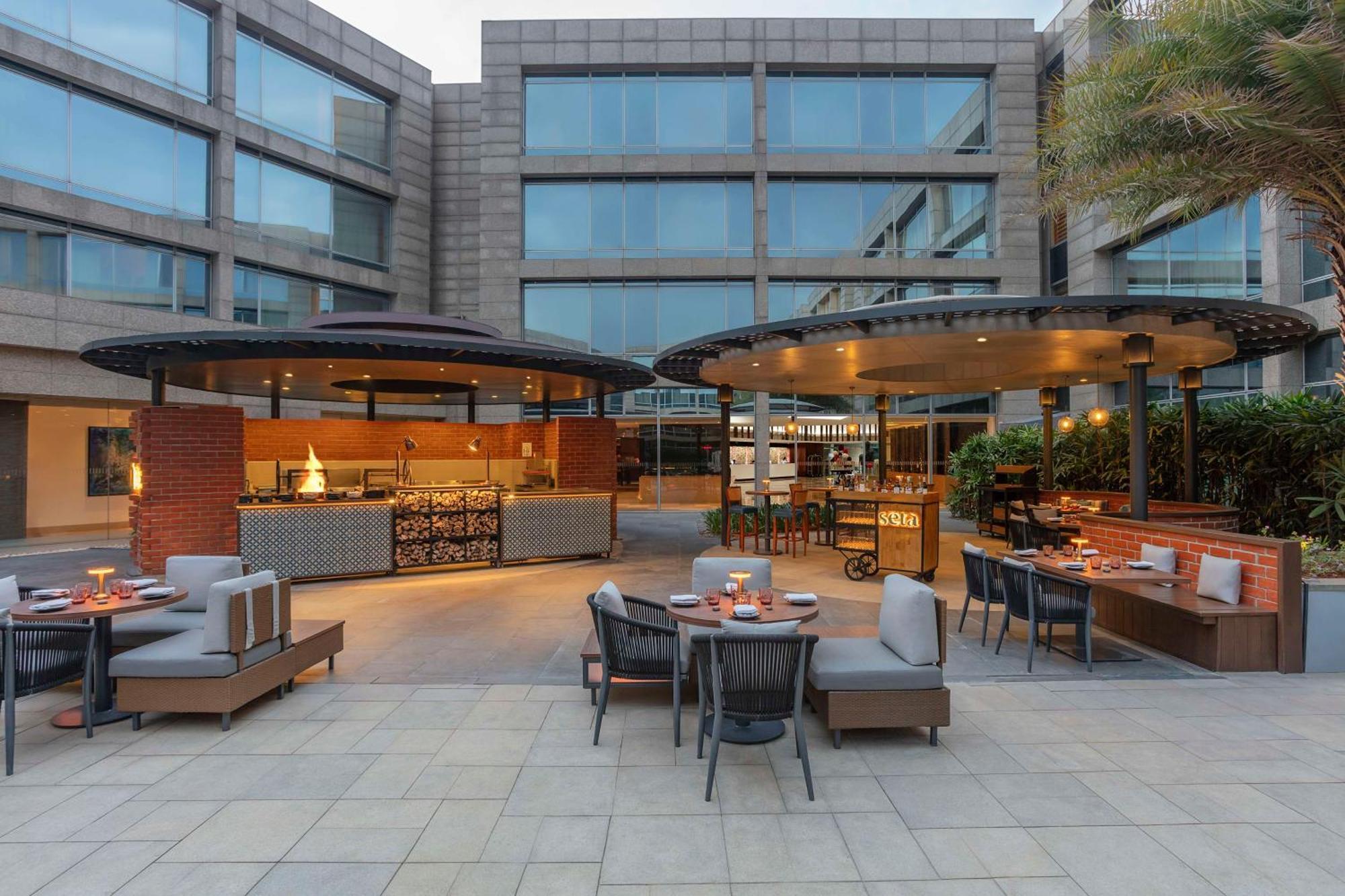 Hilton Embassy Golflinks Hotel