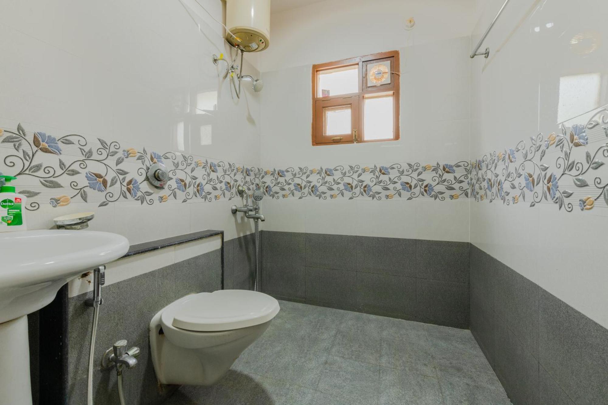 Guest house 9c By Revkeys