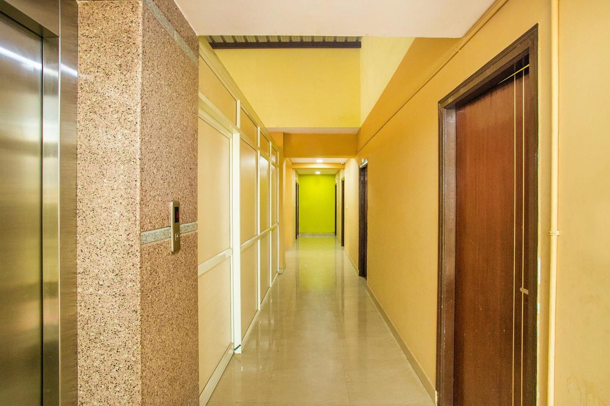 Oyo Flagship Alankar Residency 3*