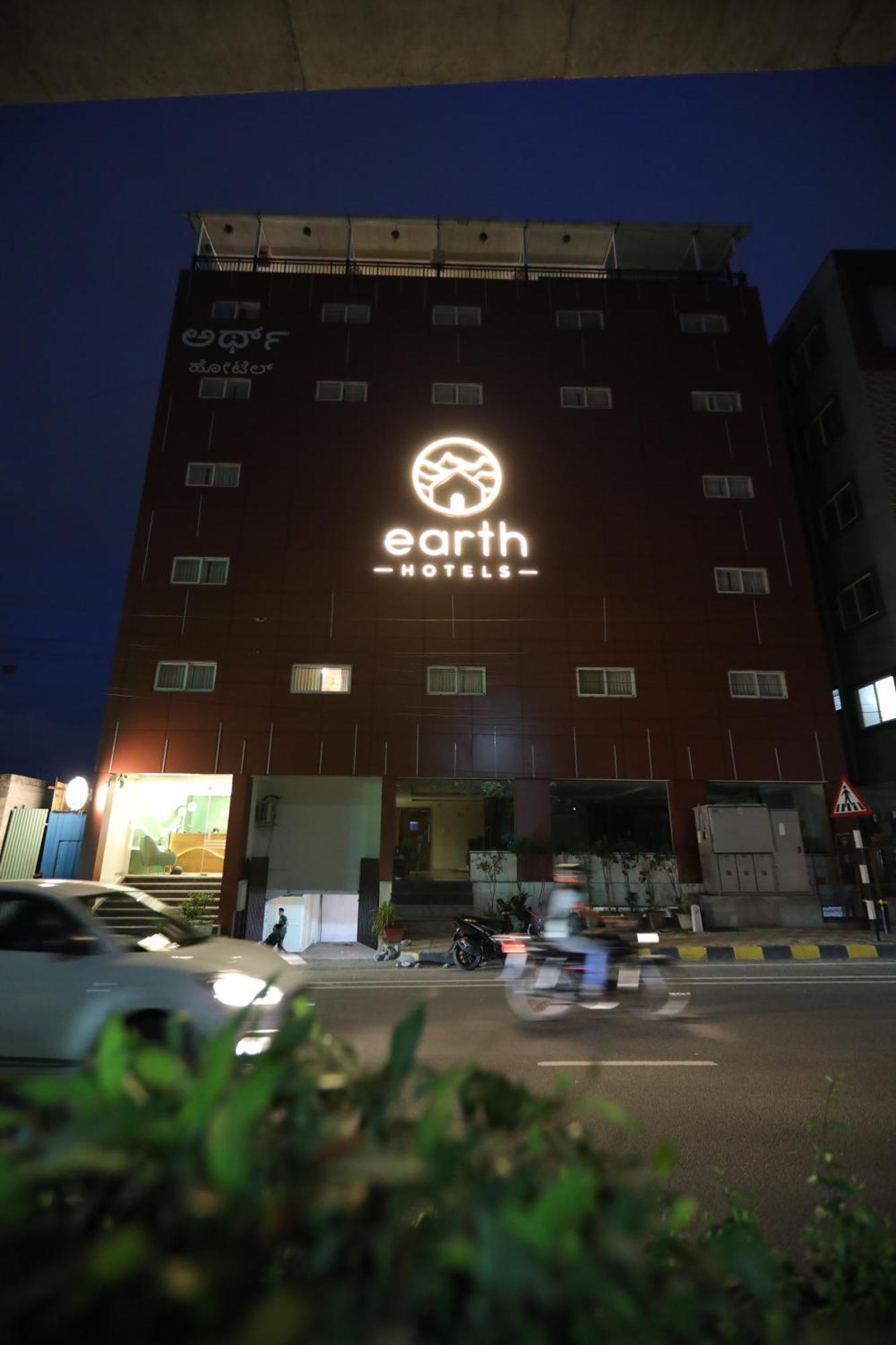 Hotel Earth 3*