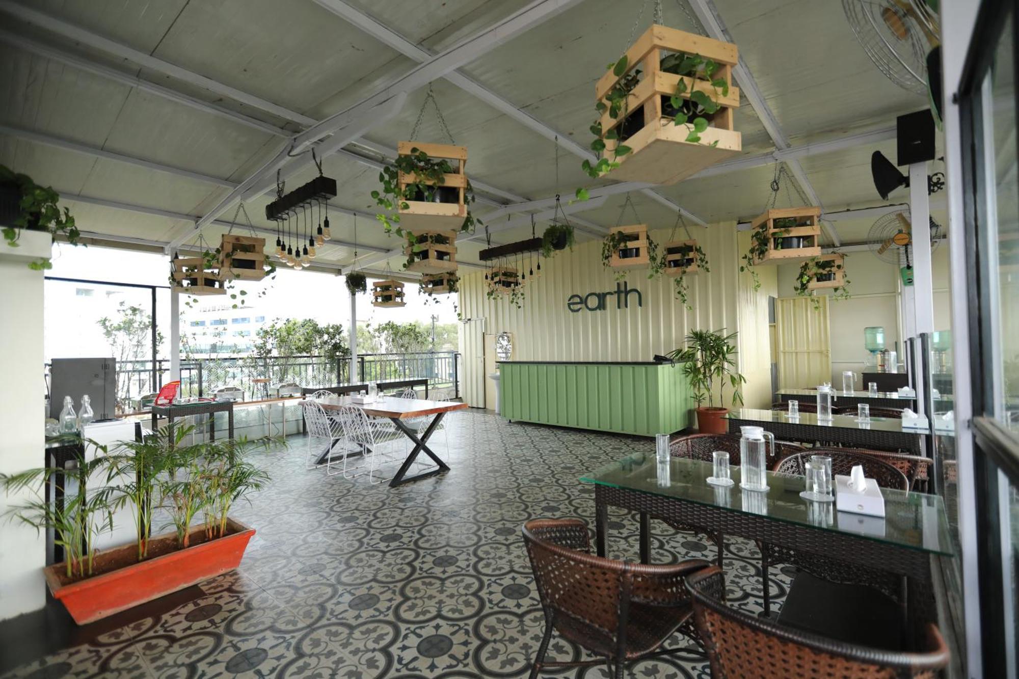 Earth Hotel 3*