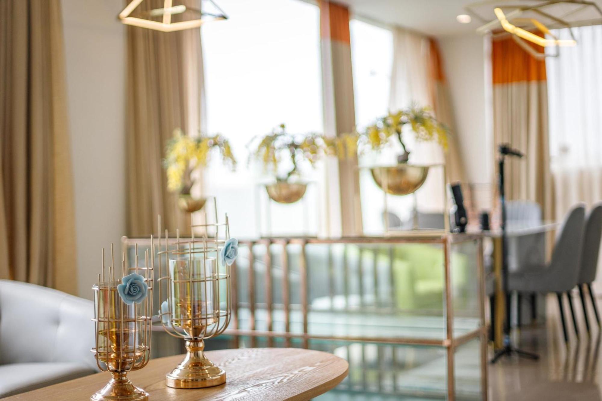 Apartment Glass Penthouse In Jayanagar 4th Block 15days Min