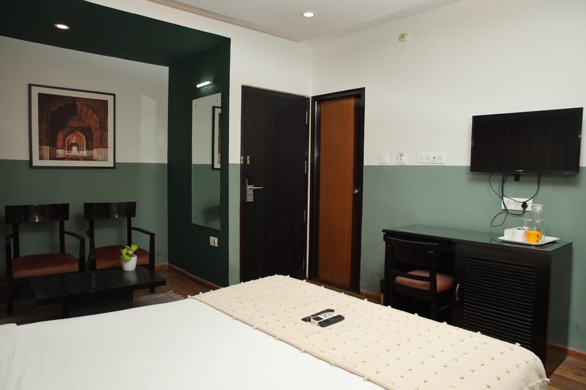 Olive Zip Road By Embassy Group Hotel 3*