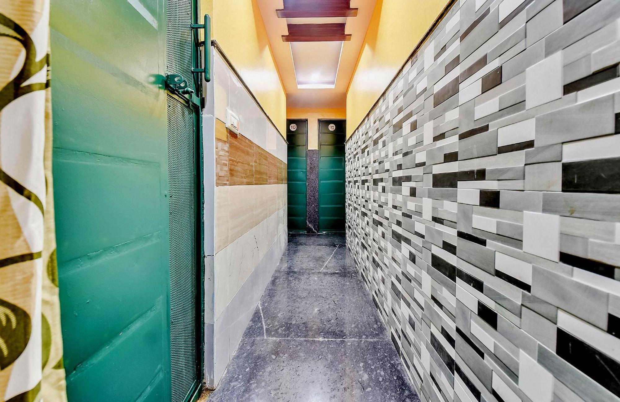 Spot On Gayatri Comforts 2* Bangalore