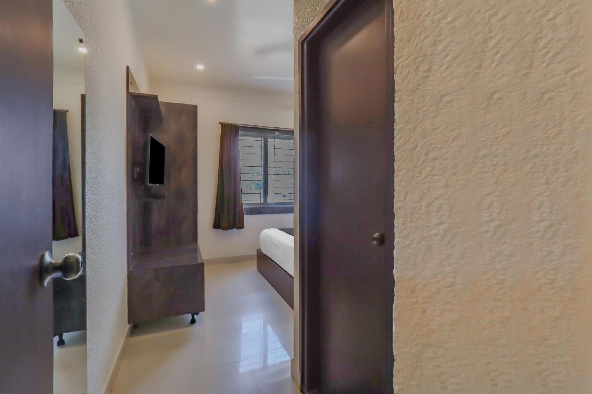 Hotel Capital O Royal Galaxy Finesse Near Phoenix Marketcity 3*
