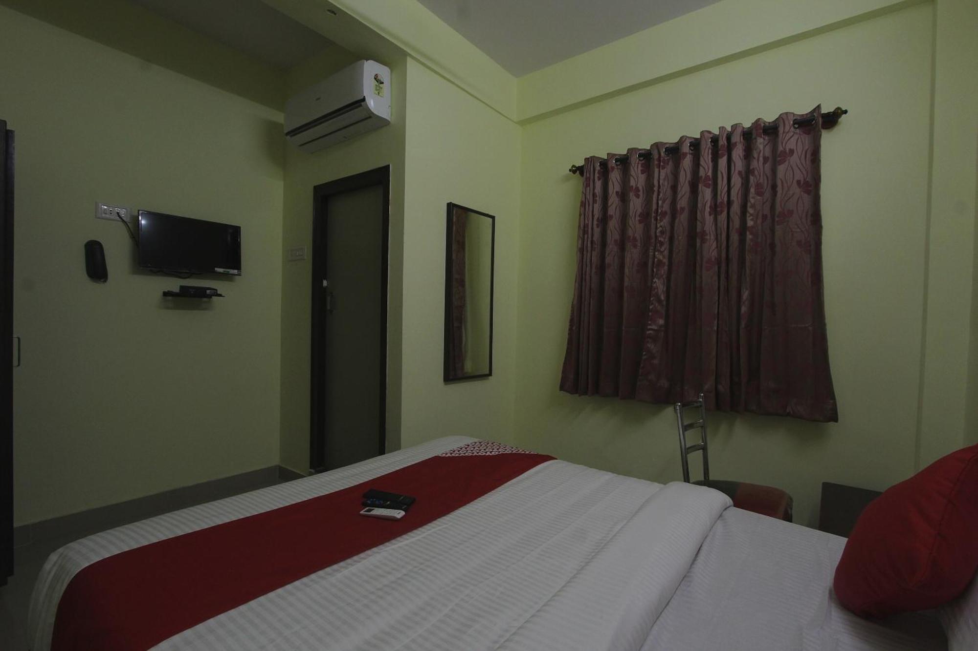 O V R Residency Near Sri Amruth Chithra Mandira Hotel 4*