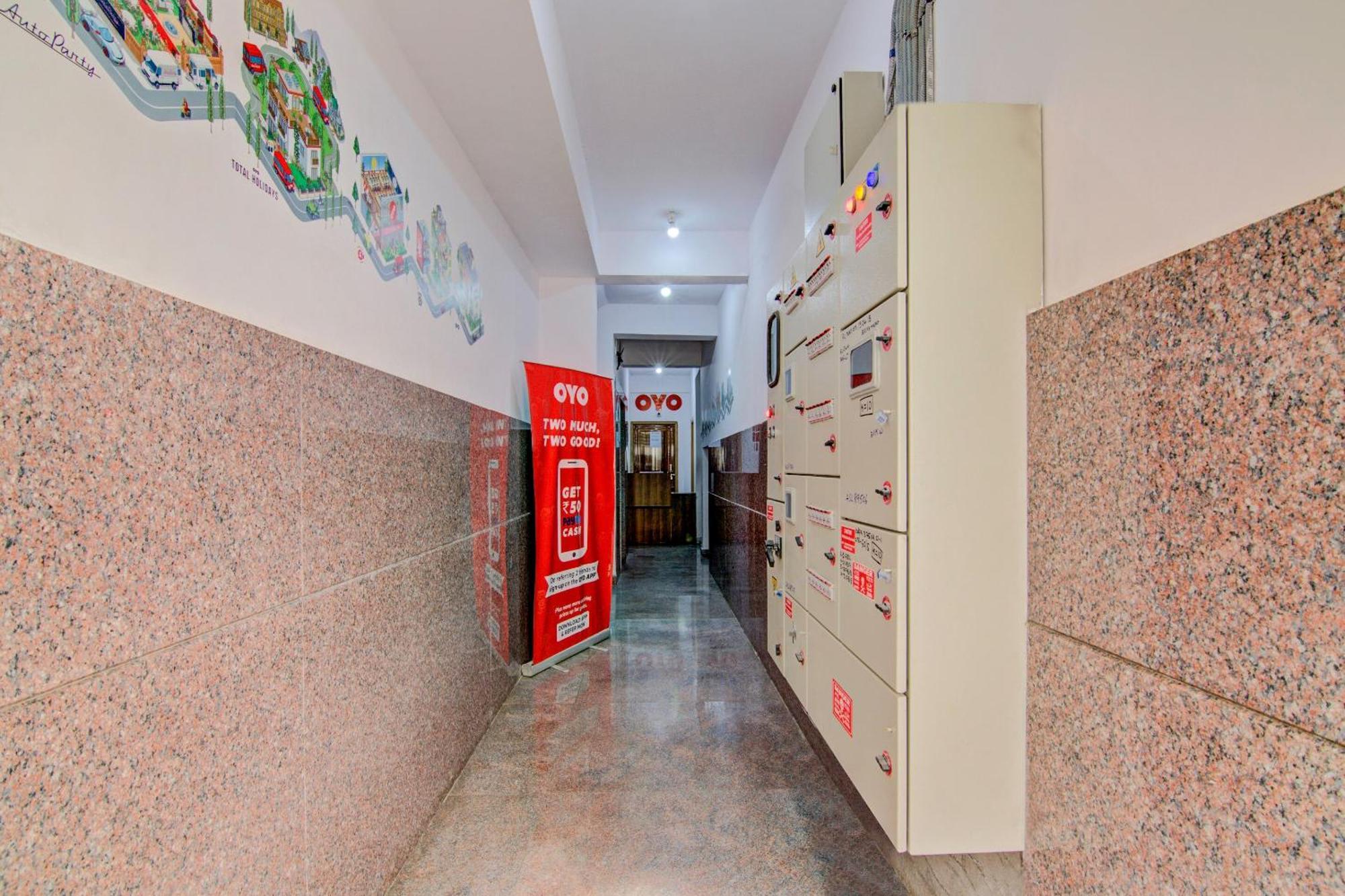 Super O Varcity Comforts Near Ragigudda Sri Prasanna Anjaneyaswamy Temple Hotel 3*